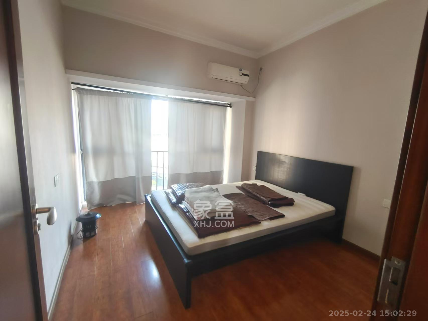 藏珑湖上国际花园 4室2厅2卫 4000.0元/月 藏珑湖上国际花园 4室2厅2卫 4000.0元/月室内图