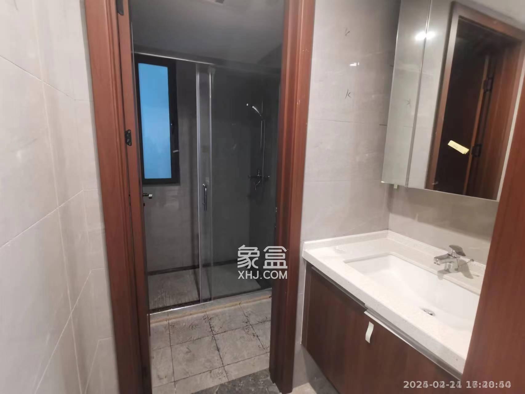 绿地长沙城际空间站(柏仕佳苑)  4室1厅2卫    5000.0元/月 绿地长沙城际空间站(柏仕佳苑)  4室1厅2卫    5000.0元/月室内图