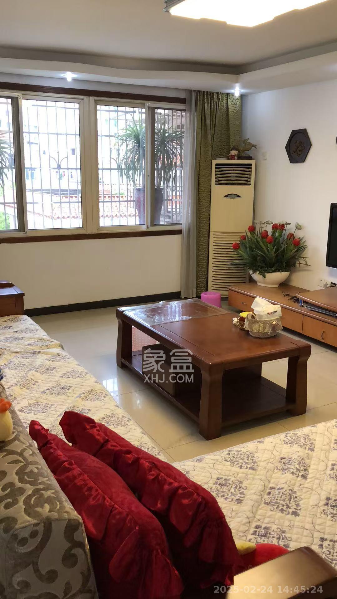 咸嘉花园  3室2厅2卫   2200.00元/月