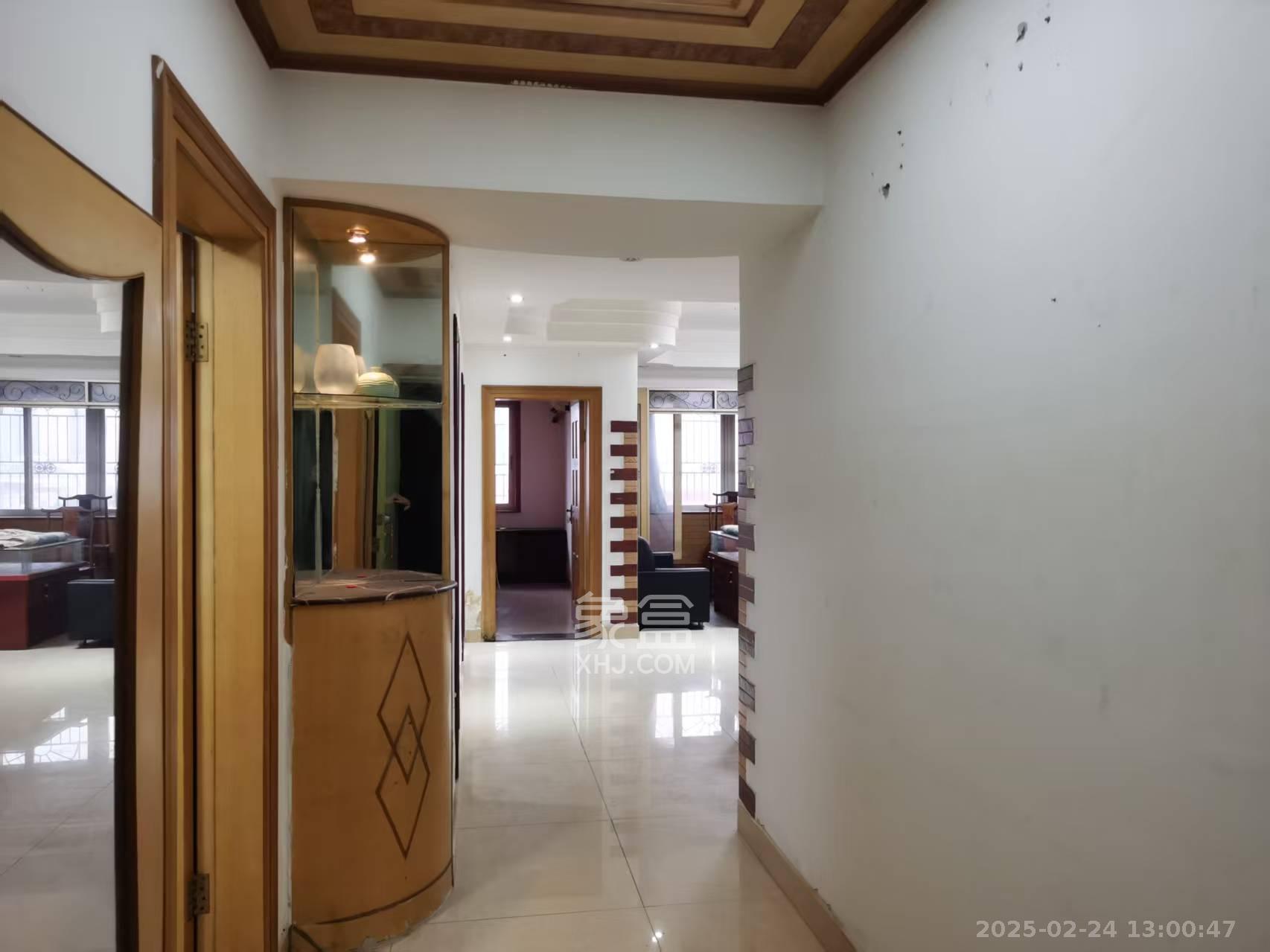 新富城 3室2厅1卫 2800.0元/月 新富城 3室2厅1卫 2800.0元/月室内图