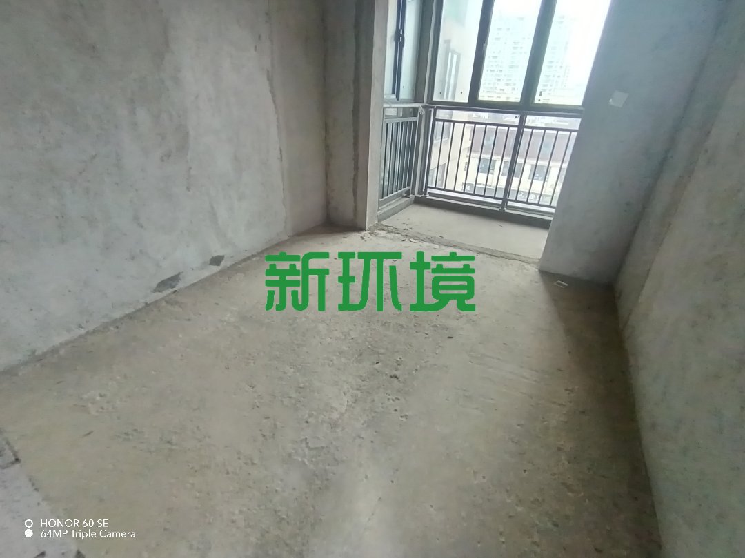 昊天珑璟湾  4室2厅2卫   63.80万卧室