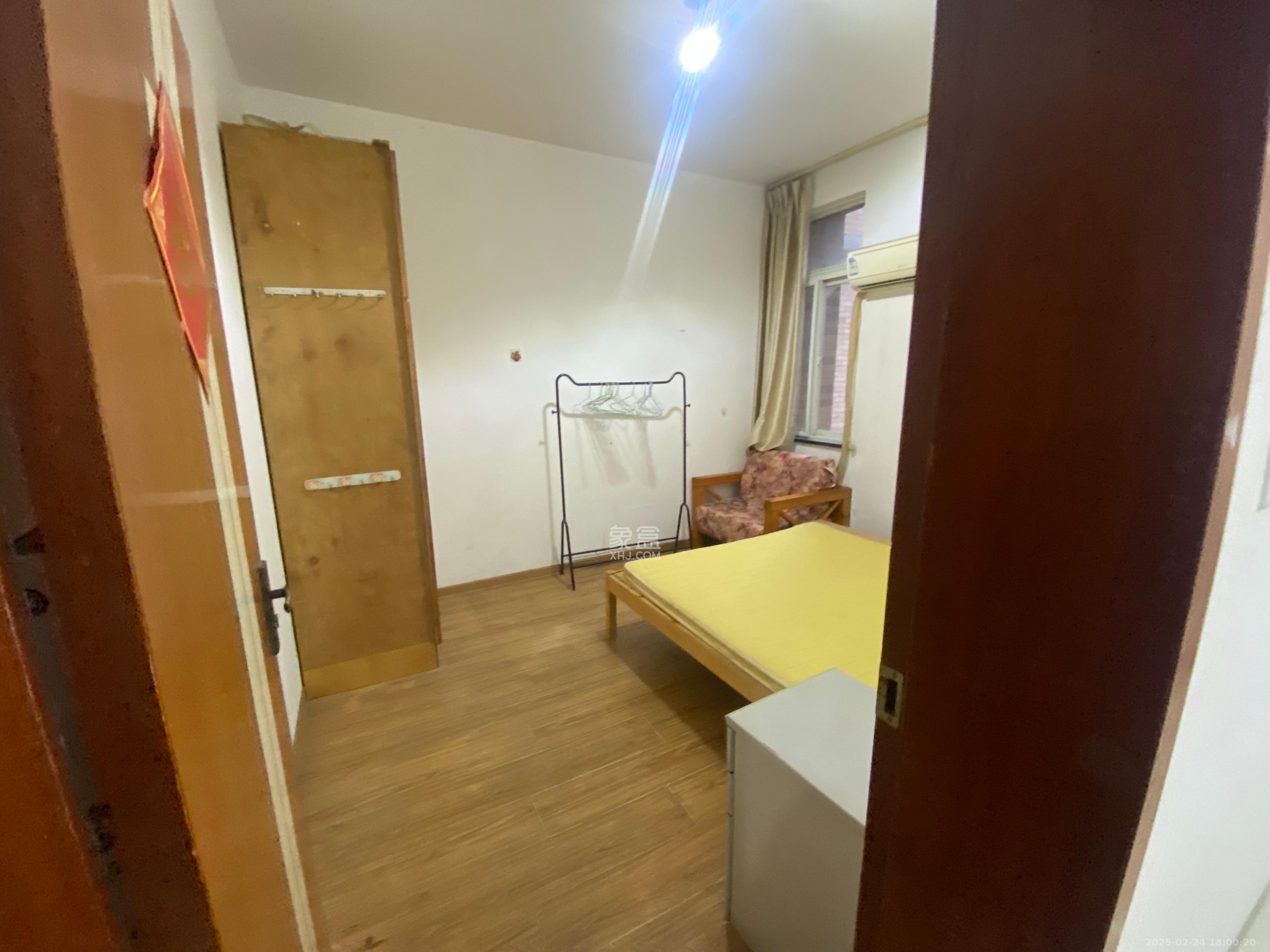 景塘家园  1室2厅1卫   1400.00元/月室内图