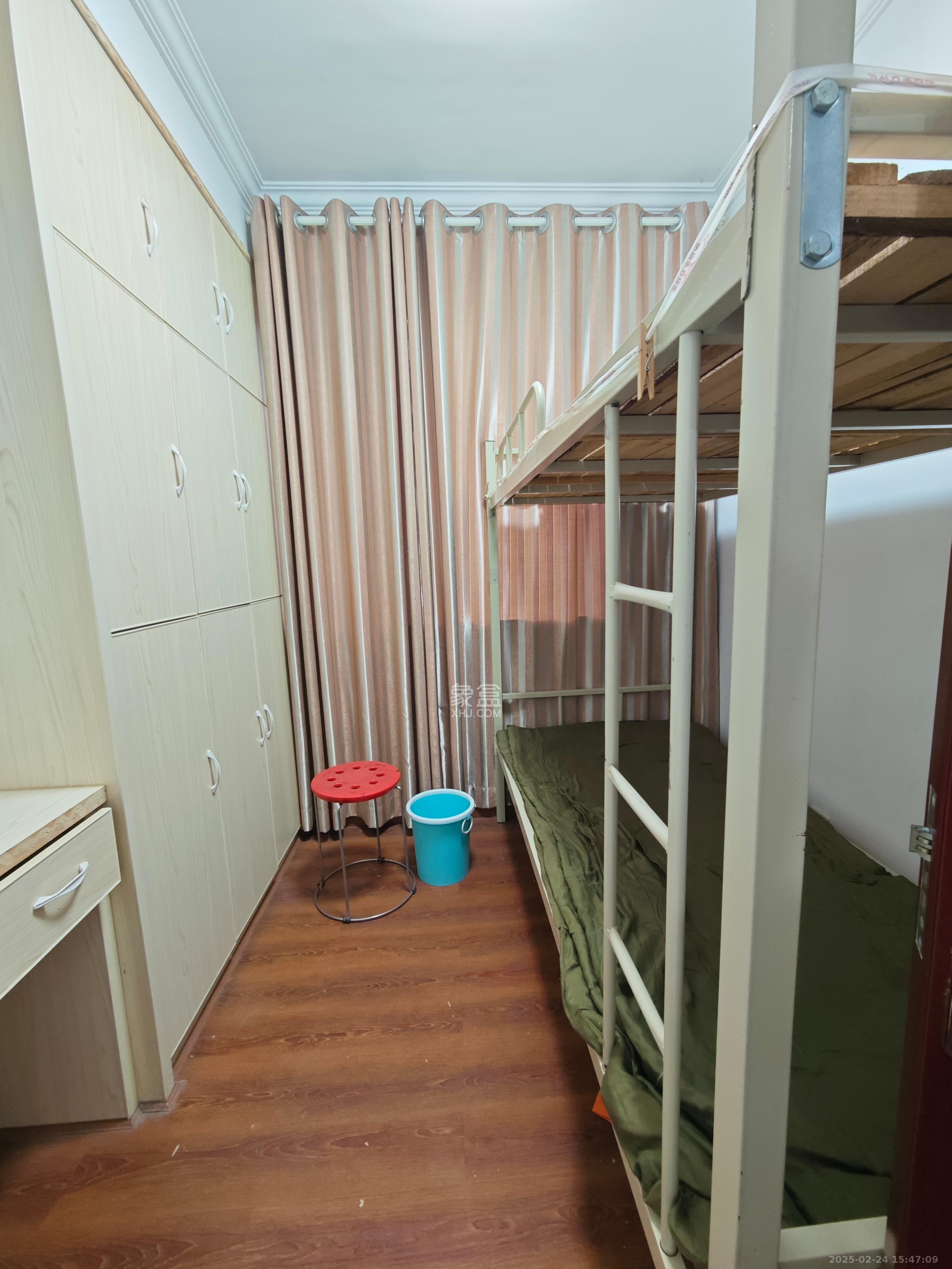 麓谷锦和园 3室1厅1卫 2400.0元/月 麓谷锦和园 3室1厅1卫 2400.0元/月室内图