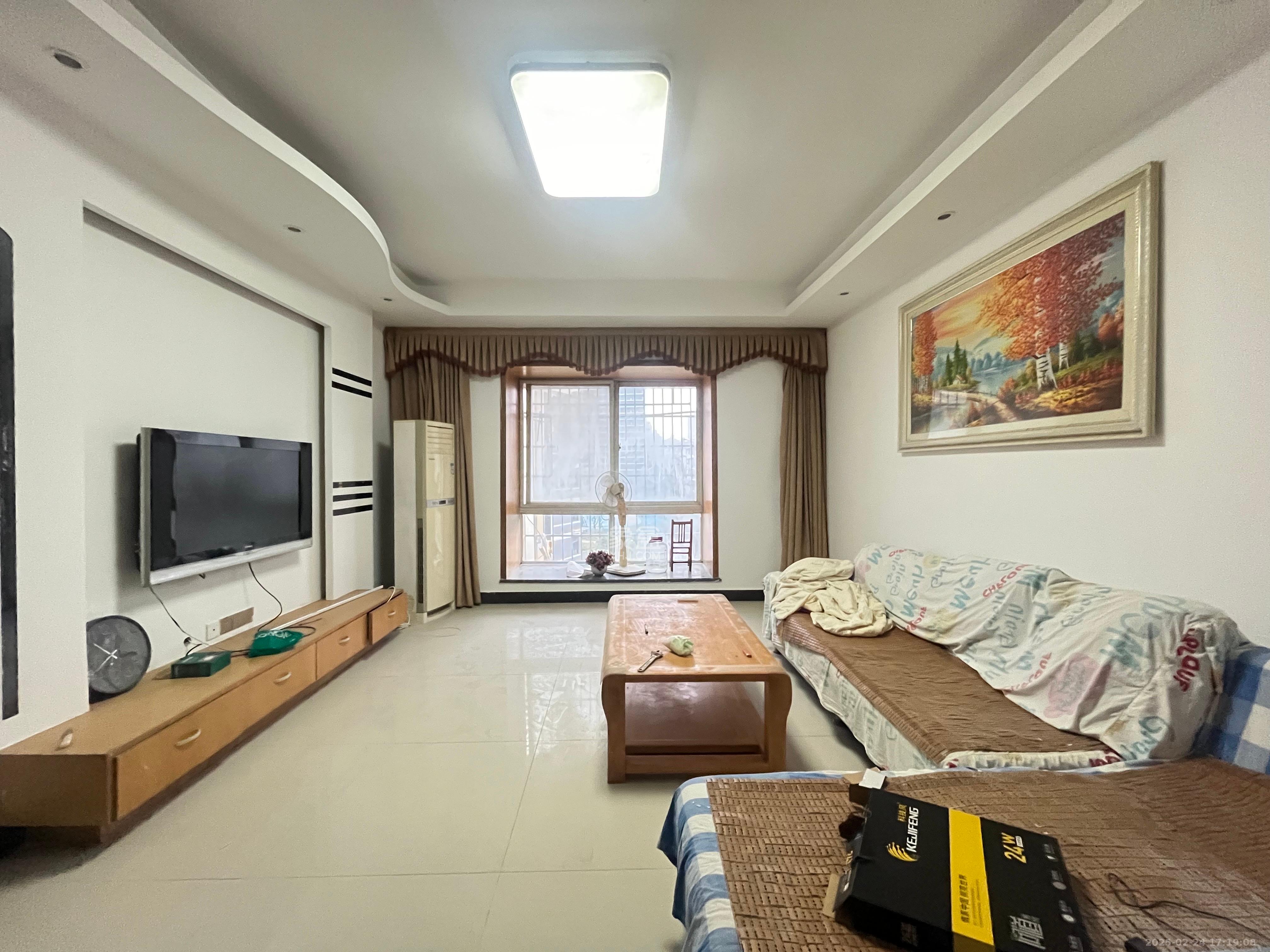 恩瑞麓山名园(龙王港小区)  3室2厅2卫    2300.0元/月 恩瑞麓山名园(龙王港小区)  3室2厅2卫    2300.0元/月