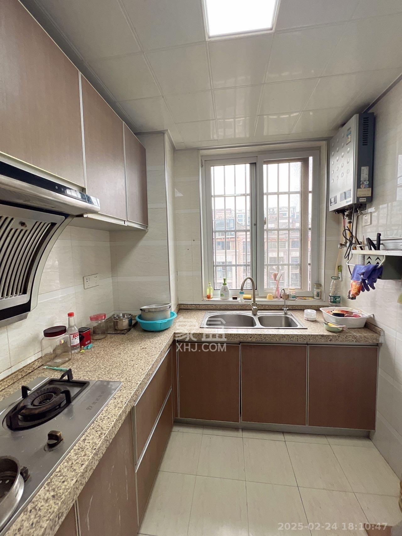 山水湾  3室2厅1卫    1750.0元/月室内图