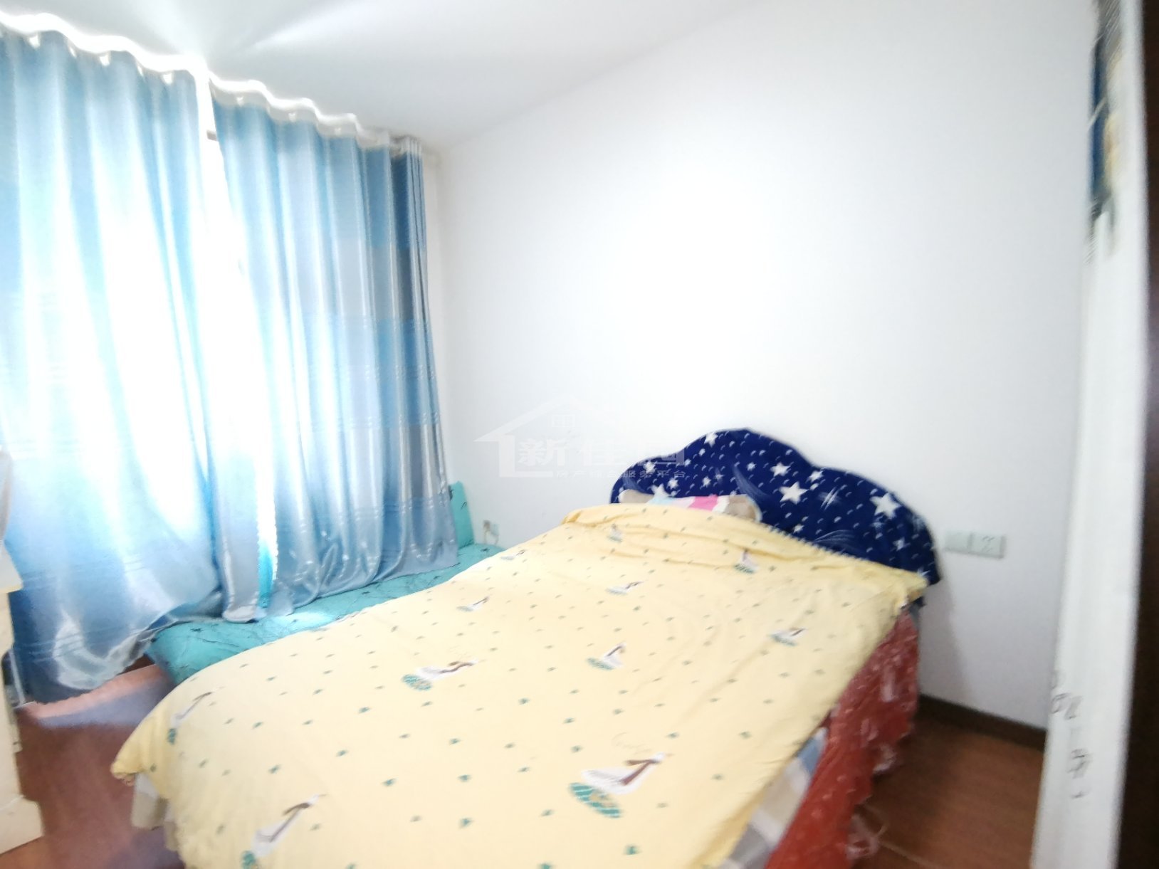 汇景名都 3室2厅2卫 70.00万 汇景名都 3室2厅2卫 70.00万客厅