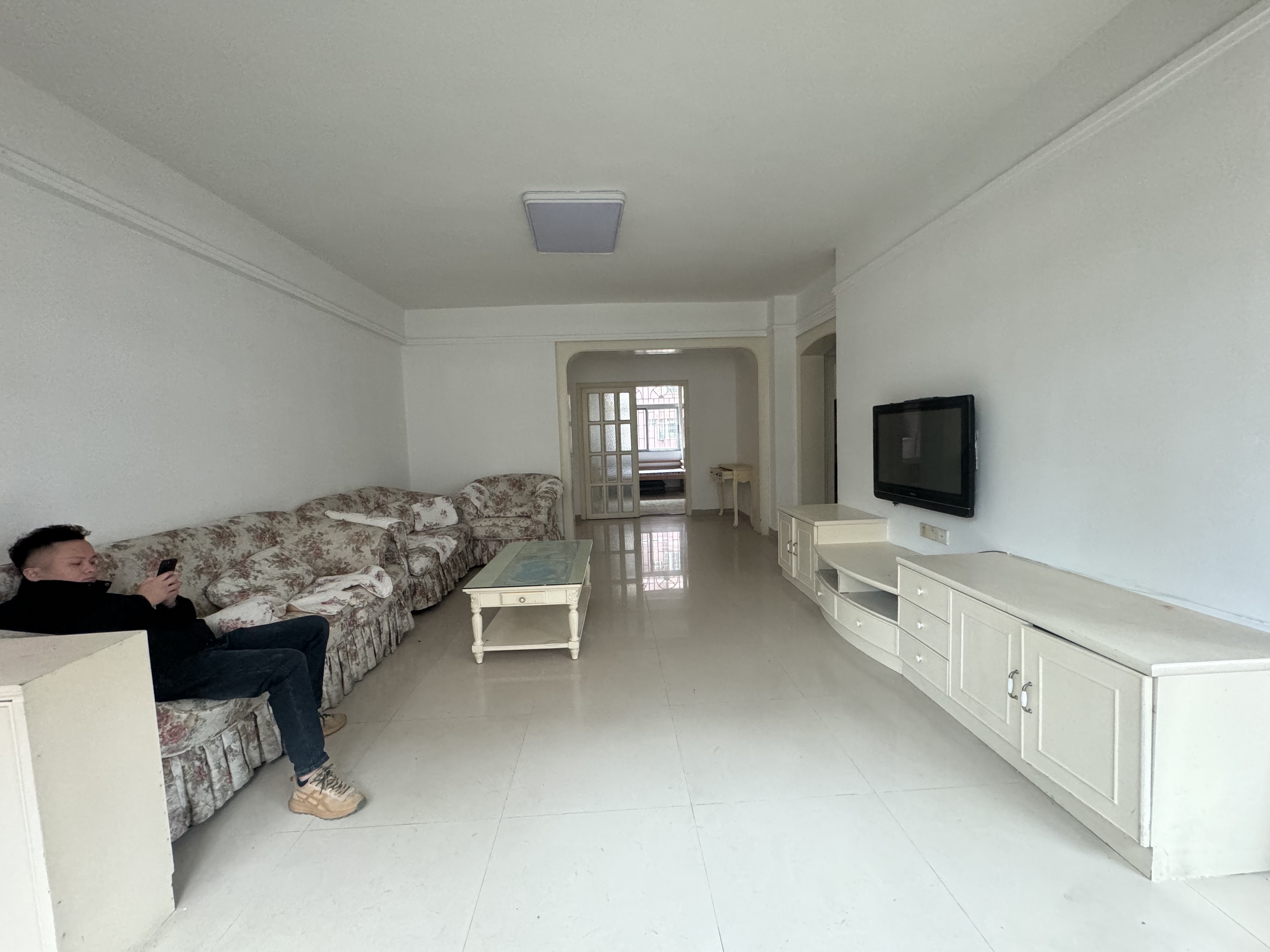 现代花园一期 3室2厅2卫 120.0万 现代花园一期 3室2厅2卫 120.0万客厅