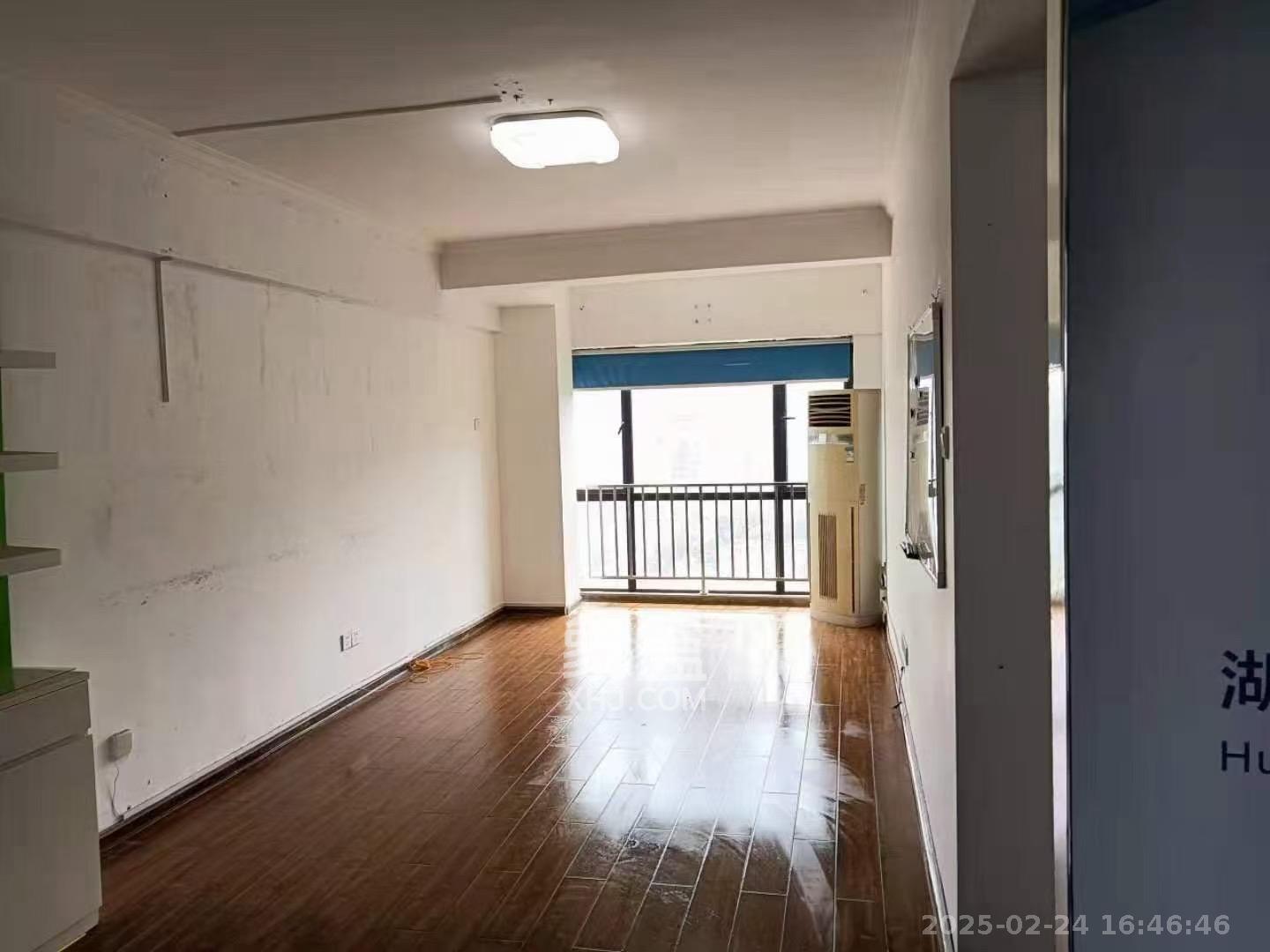 锦泰东环国际 2室1厅1卫 2700.0元/月 锦泰东环国际 2室1厅1卫 2700.0元/月室内图