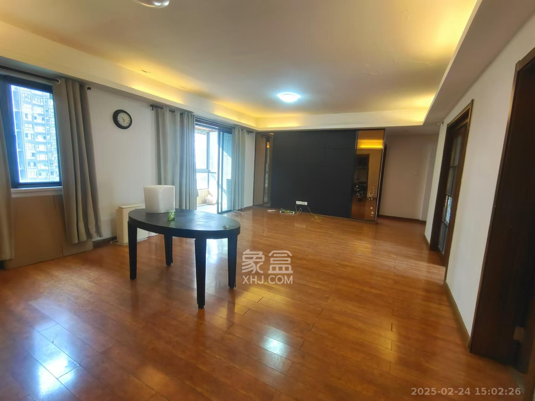 藏珑湖上国际花园 4室2厅2卫 4000.0元/月 藏珑湖上国际花园 4室2厅2卫 4000.0元/月室内图