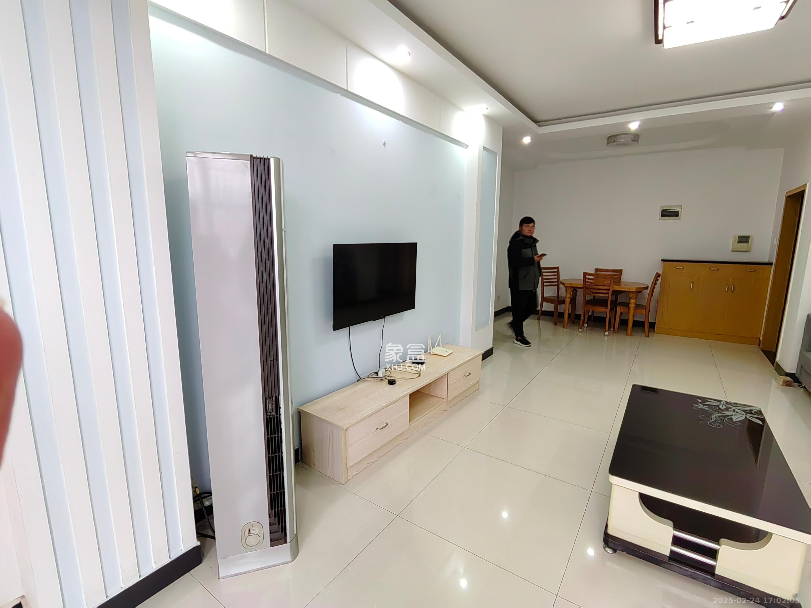 洋湖景园  3室2厅2卫   2800.00元/月室内图