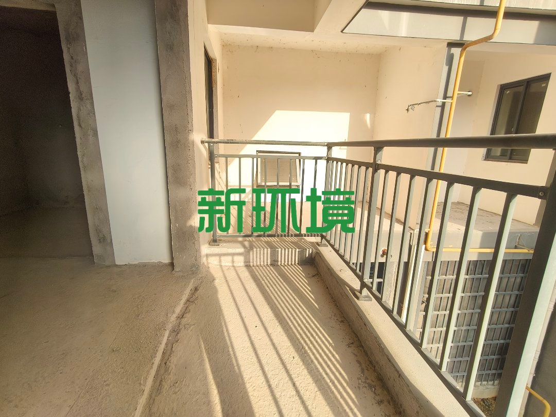 空港新城二期  4室2厅2卫   63.80万客厅