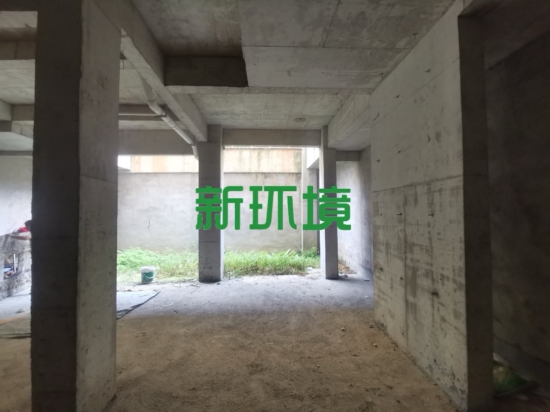 昊天珑璟湾  5室2厅3卫   110.00万客厅