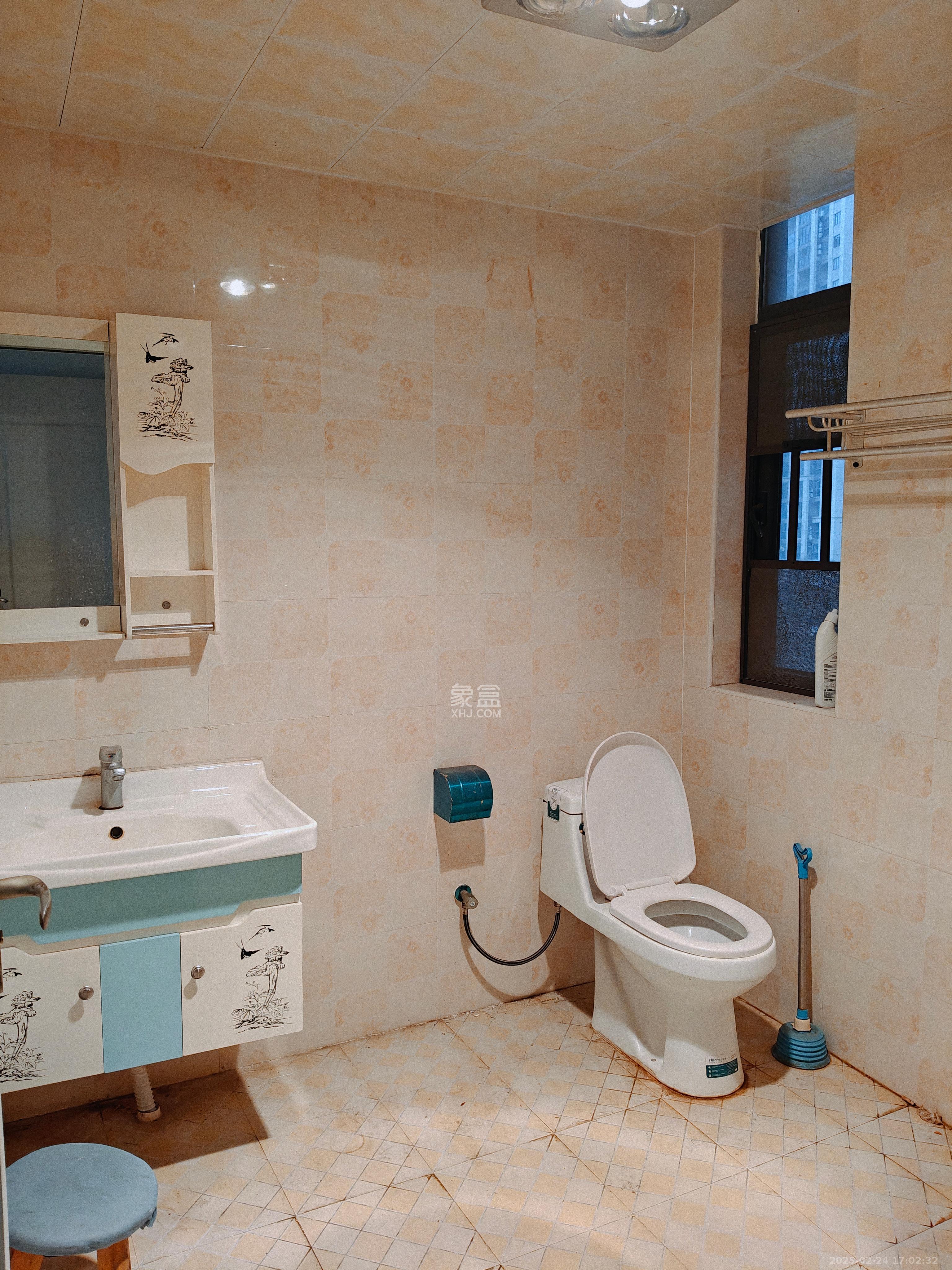 乾源国际 3室1厅2卫 1800.0元/月 乾源国际 3室1厅2卫 1800.0元/月室内图