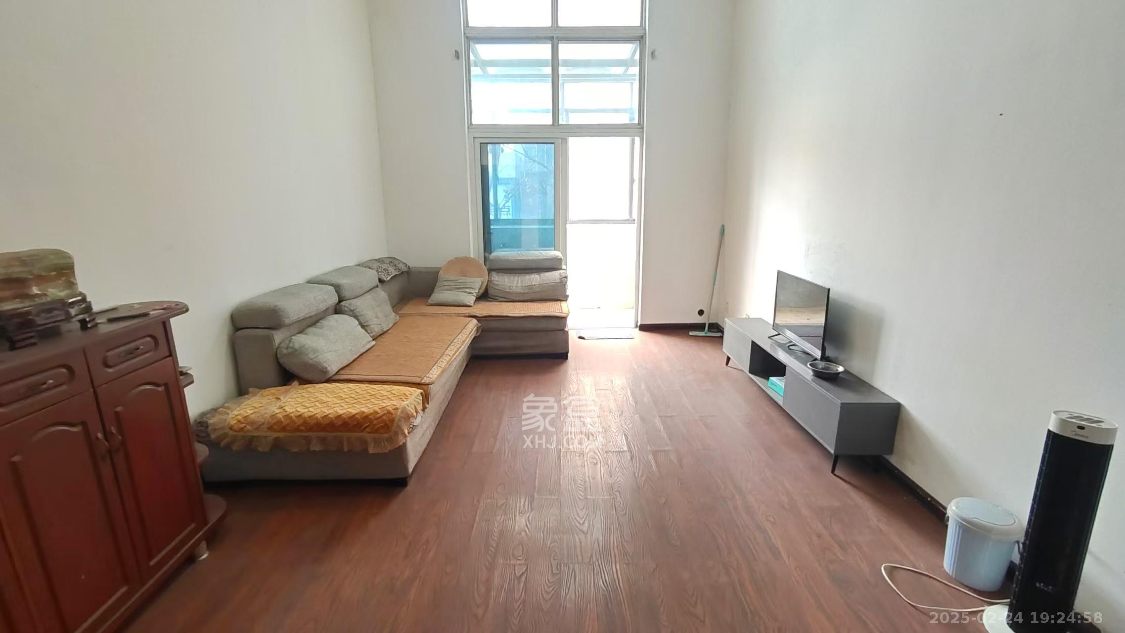 山水湾  2室2厅1卫    1200.0元/月 山水湾  2室2厅1卫    1200.0元/月室内图