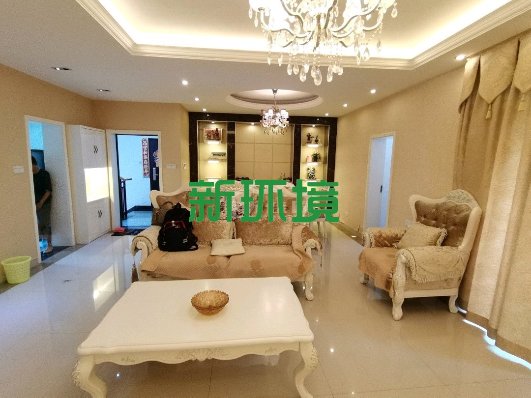 天门壹号 4室2厅2卫 75.8万 天门壹号 4室2厅2卫 75.8万客厅