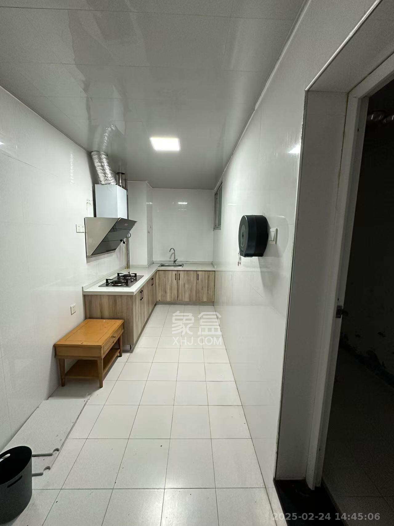 科大佳园北苑  4室2厅2卫    2400.0元/月室内图