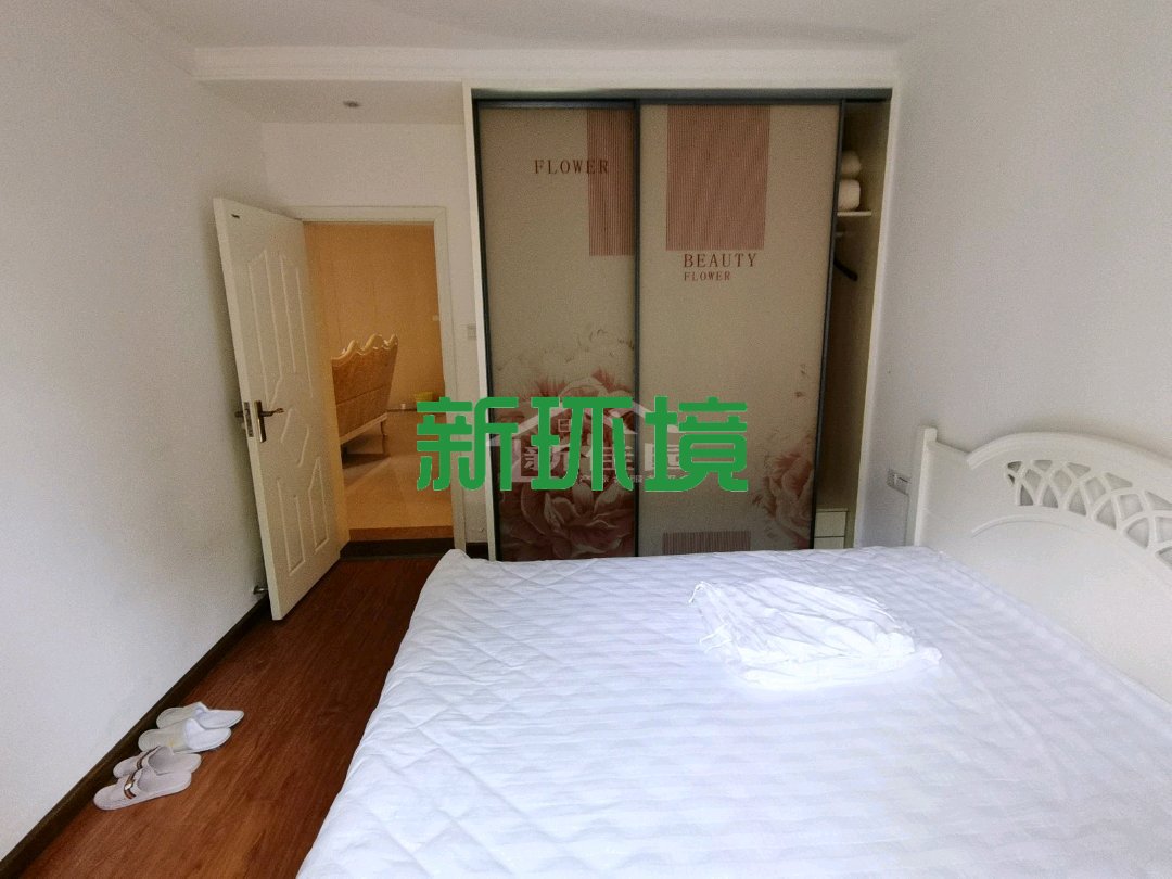 天门壹号 4室2厅2卫 75.8万 天门壹号 4室2厅2卫 75.8万客厅