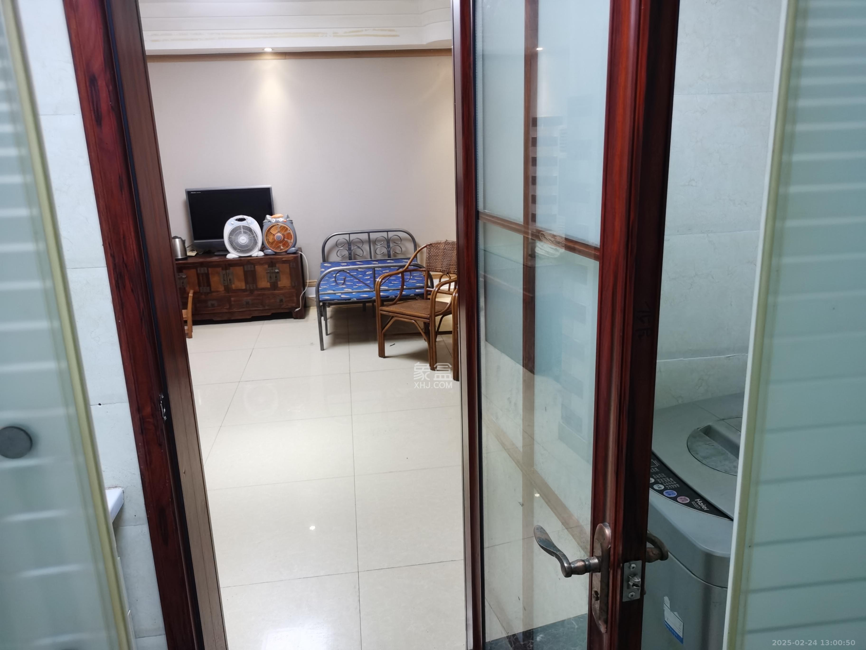 新富城 3室2厅1卫 2800.0元/月 新富城 3室2厅1卫 2800.0元/月室内图