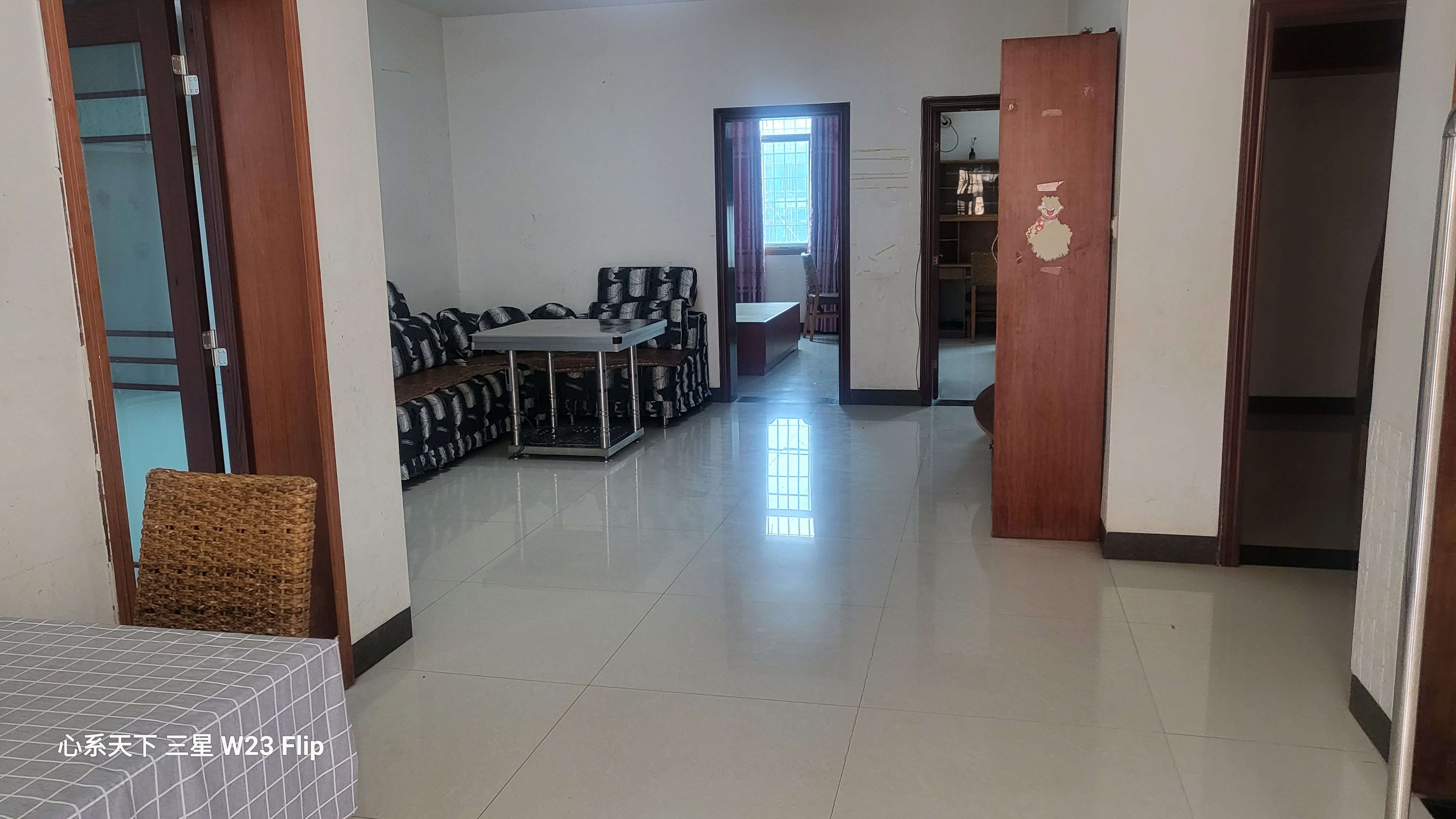 东星花园  1室0厅0卫    1300.0元/月