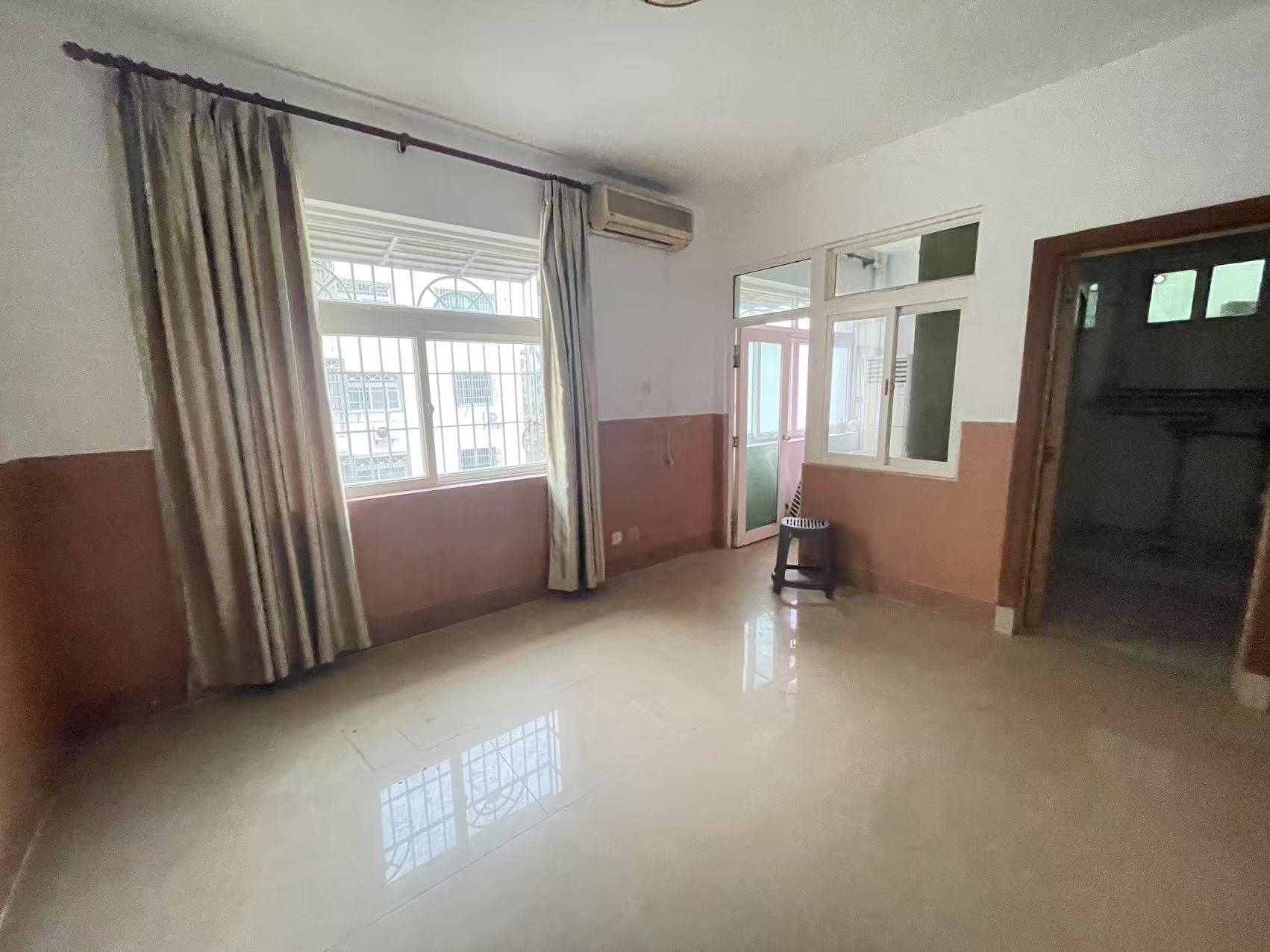 甸昆路9号 8室3厅4卫 9000.0元/月 甸昆路9号 8室3厅4卫 9000.0元/月室内图