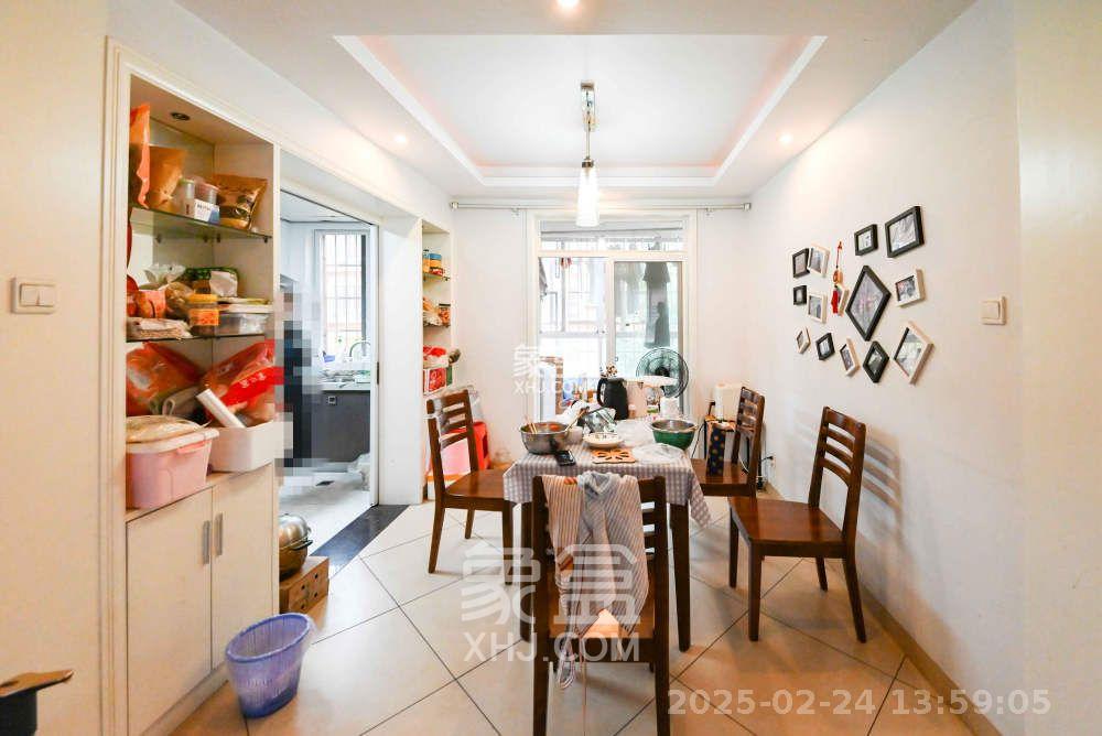 山水庭院 3室2厅2卫 2400.0元/月 山水庭院 3室2厅2卫 2400.0元/月室内图