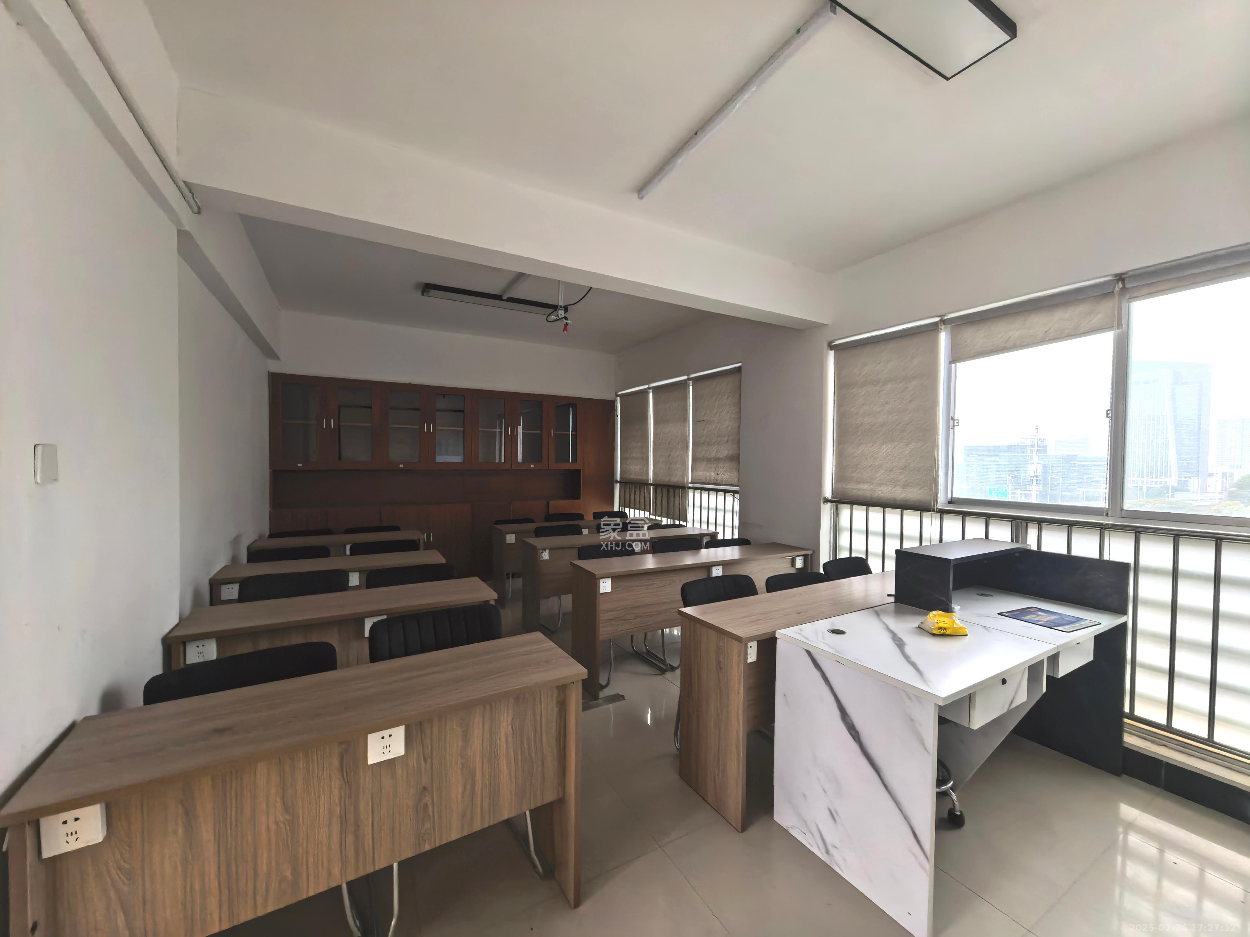 华菱新城地标  6室2厅3卫   8500.00元/月室内图