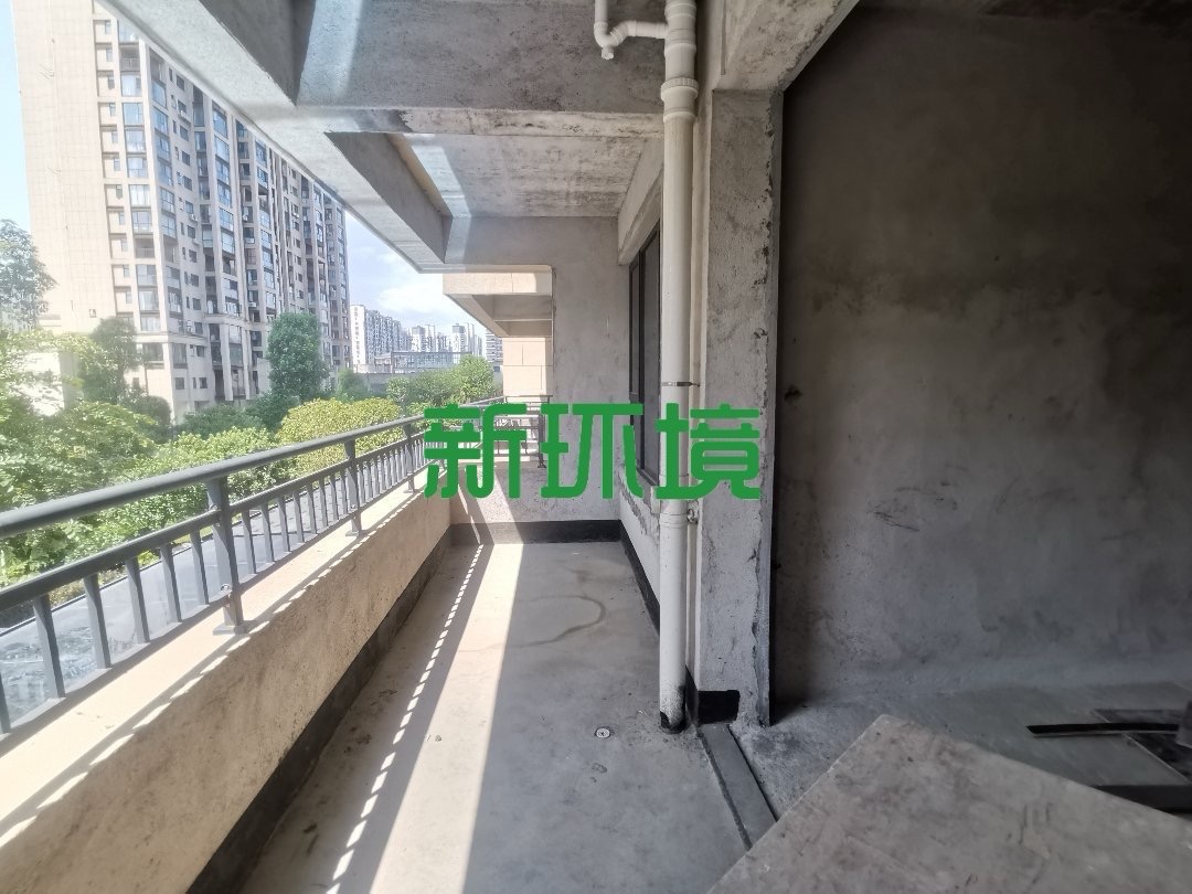 昊天珑璟湾  5室2厅3卫   110.00万客厅