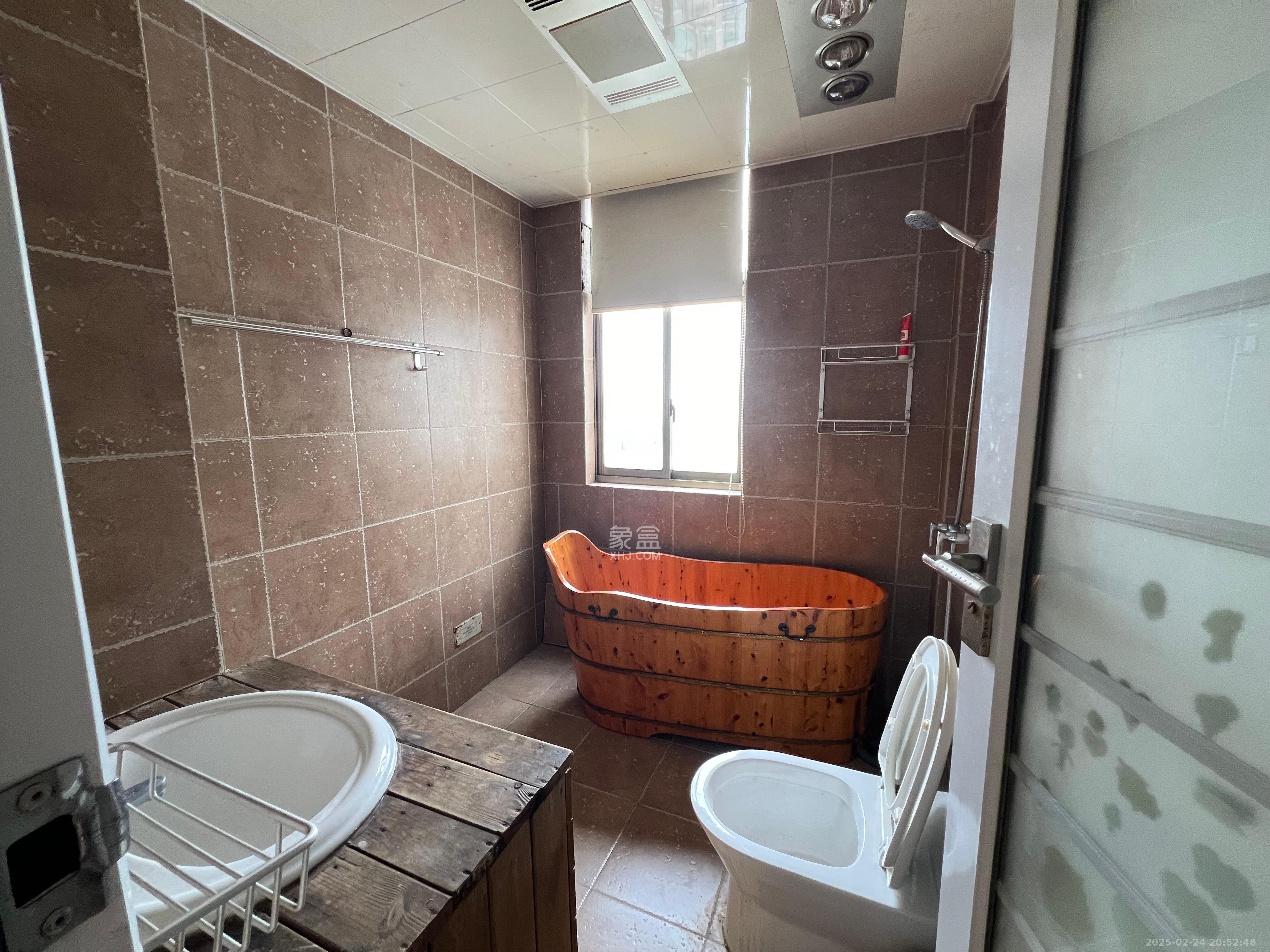 桔香鑫城  5室3厅4卫    2600.0元/月 桔香鑫城  5室3厅4卫    2600.0元/月室内图