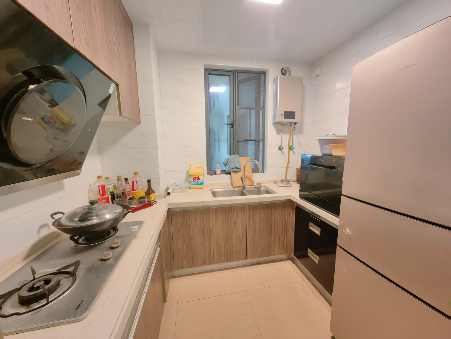 碧桂园梓山府 3室2厅2卫 1800.0元/月 碧桂园梓山府 3室2厅2卫 1800.0元/月室内图