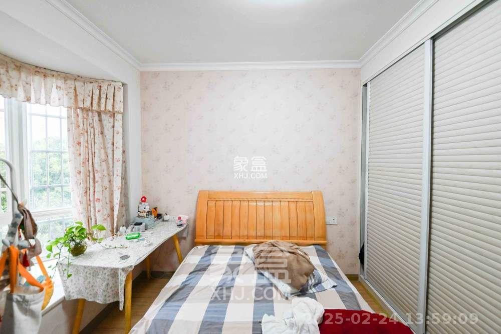 山水庭院 3室2厅2卫 2400.0元/月 山水庭院 3室2厅2卫 2400.0元/月室内图