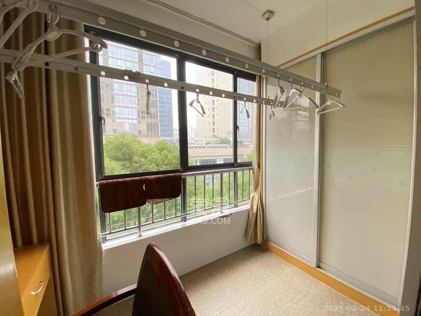 湖南省地震局单位宿舍 3室2厅2卫 3000.0元/月 湖南省地震局单位宿舍 3室2厅2卫 3000.0元/月室内图