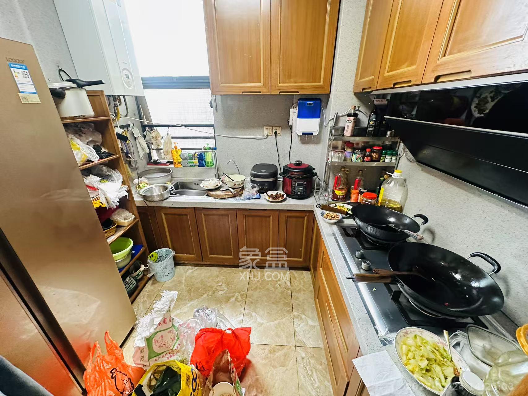 慢步江湾 4室2厅2卫 4800.0元/月 慢步江湾 4室2厅2卫 4800.0元/月室内图