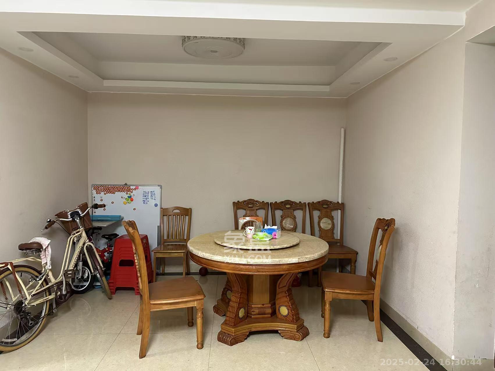 湖韵佳苑  3室2厅2卫   3200.00元/月室内图