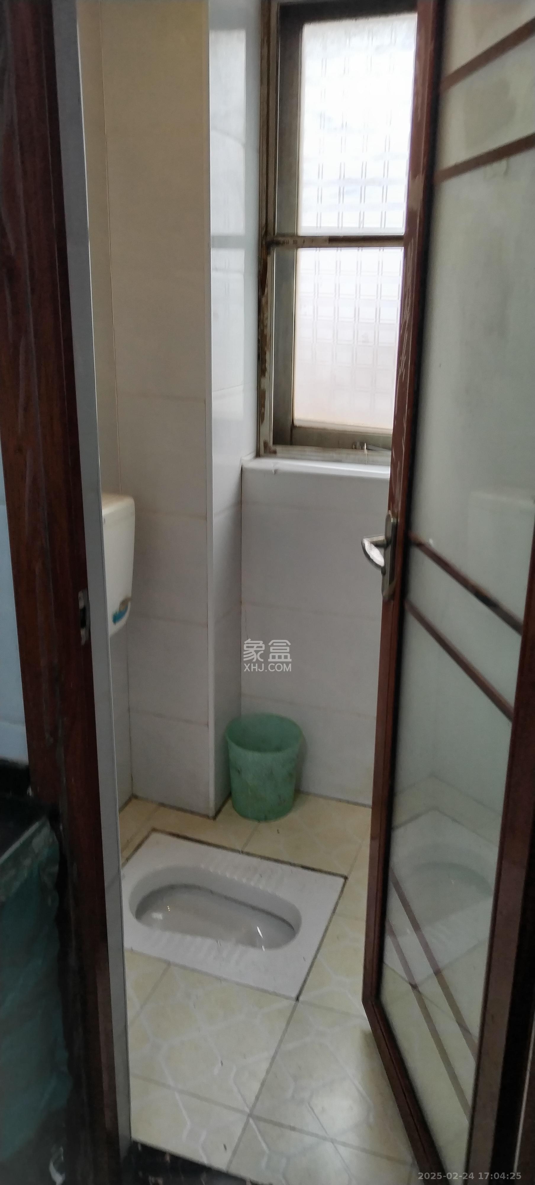 红星建材交易大市场  1室1厅1卫   1300.00元/月室内图