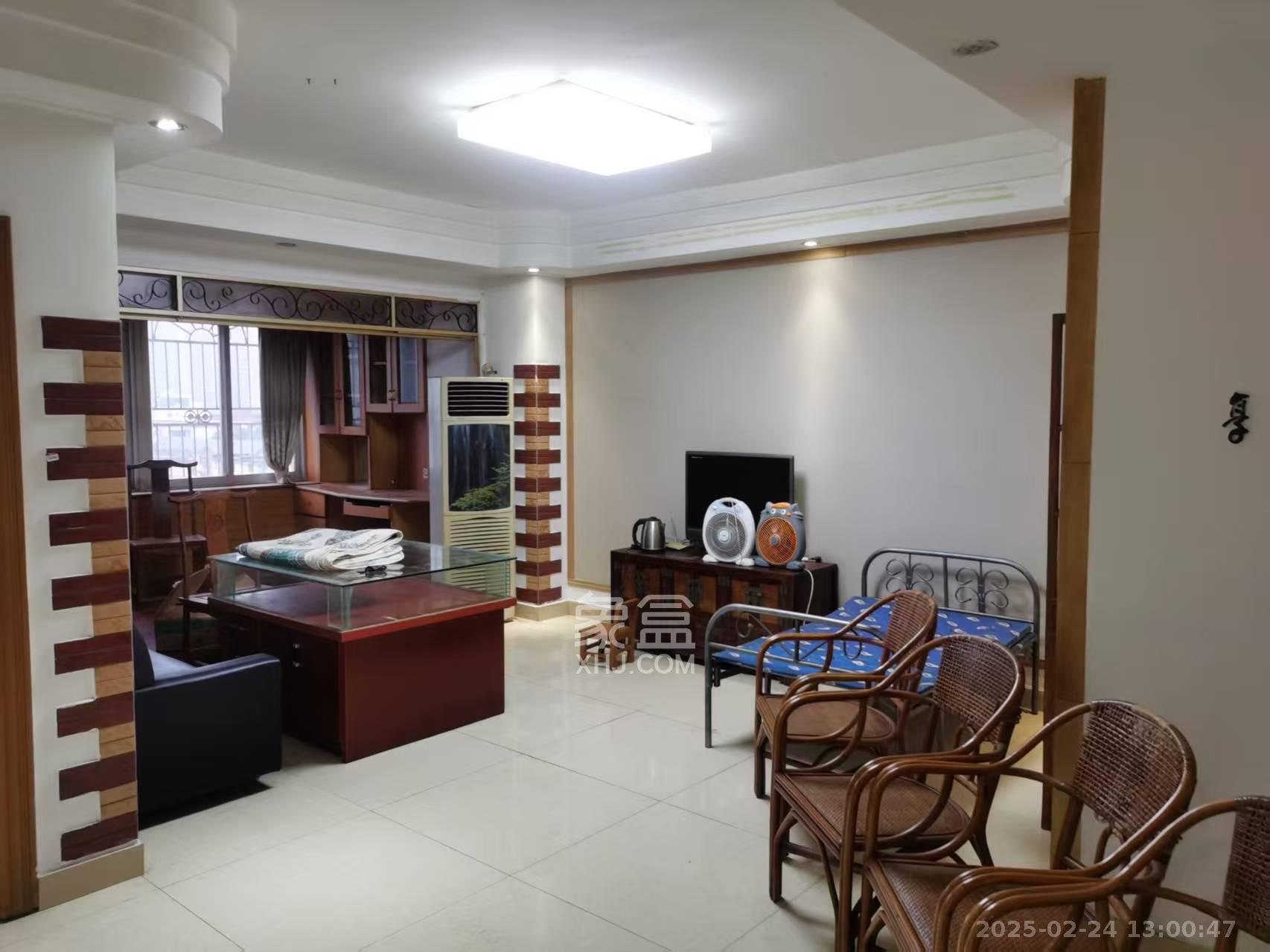 新富城 3室2厅1卫 2800.0元/月 新富城 3室2厅1卫 2800.0元/月室内图