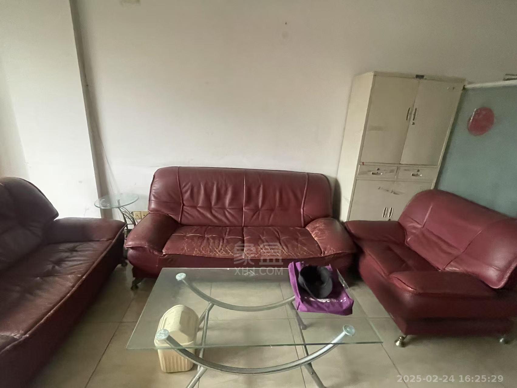 七一路散盘 3室2厅1卫 1600.0元/月 七一路散盘 3室2厅1卫 1600.0元/月室内图