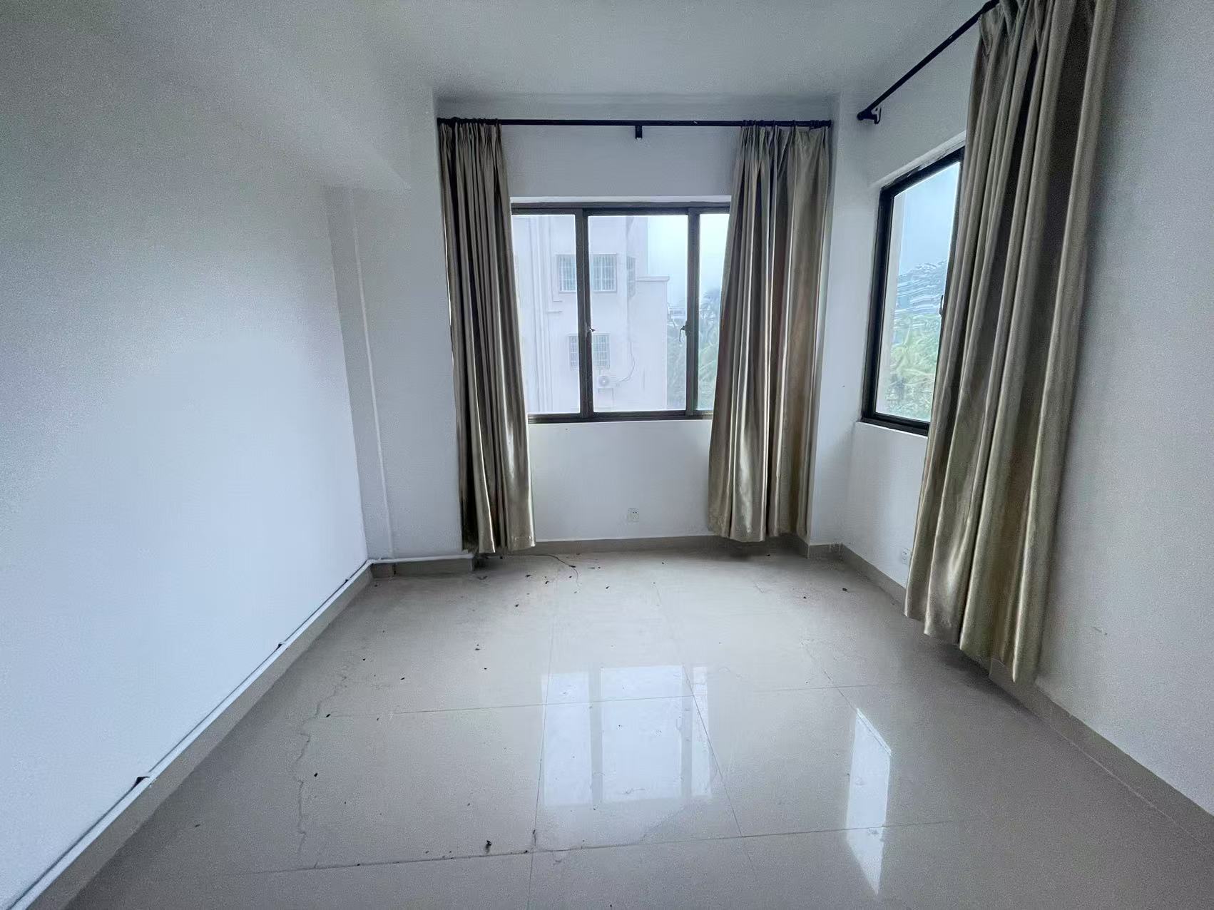 甸昆路9号 8室3厅4卫 9000.0元/月 甸昆路9号 8室3厅4卫 9000.0元/月室内图