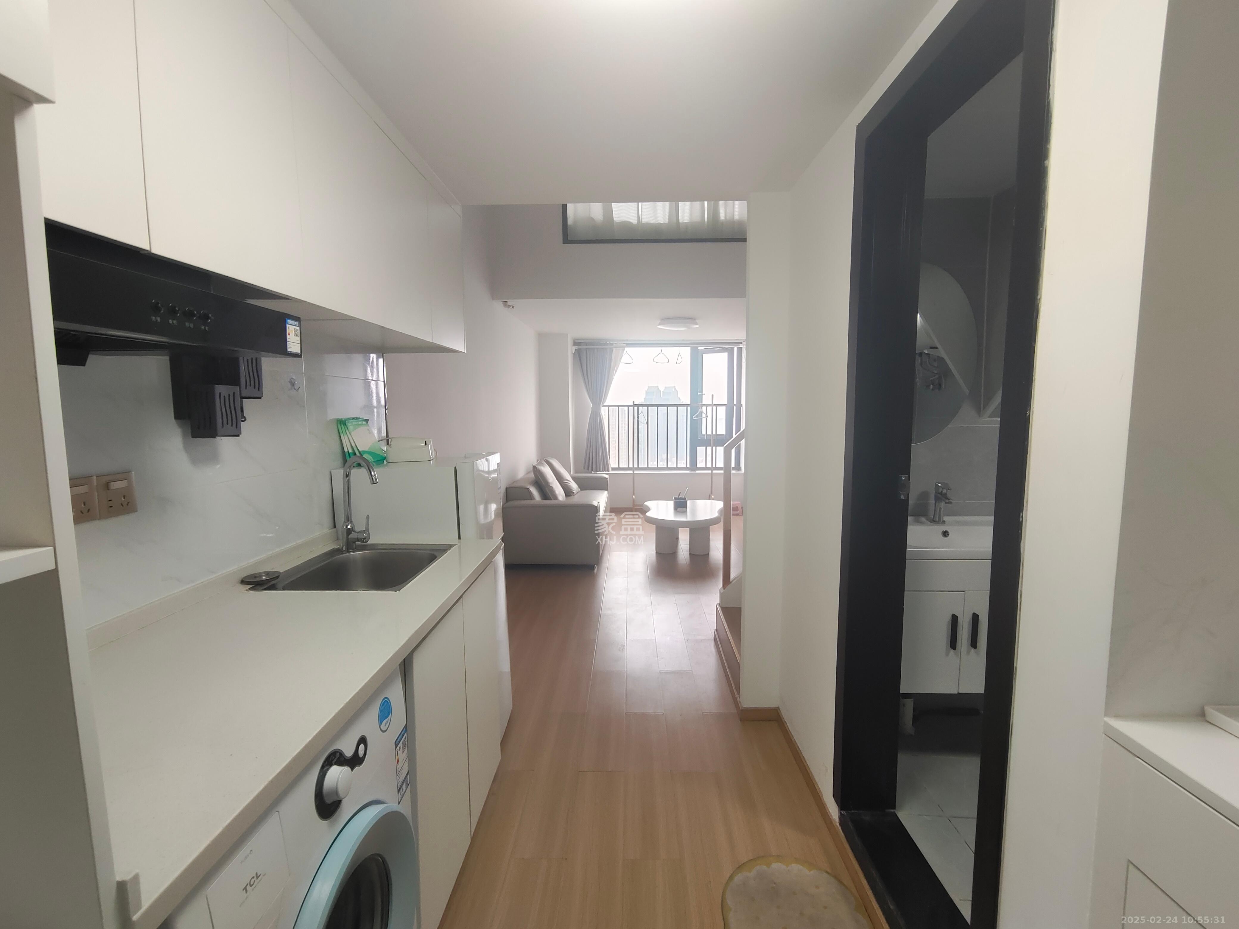 越秀悦湖台  1室1厅1卫    2600.0元/月 越秀悦湖台  1室1厅1卫    2600.0元/月室内图1