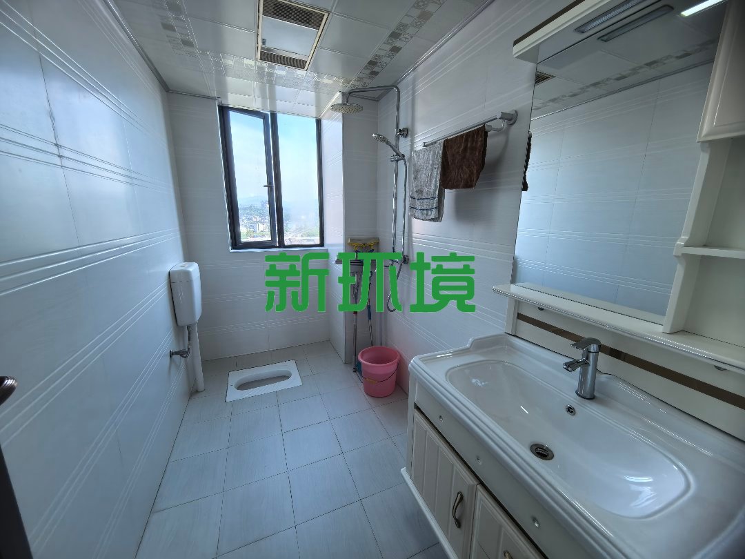 月亮湾三期  3室2厅2卫   69.80万客厅