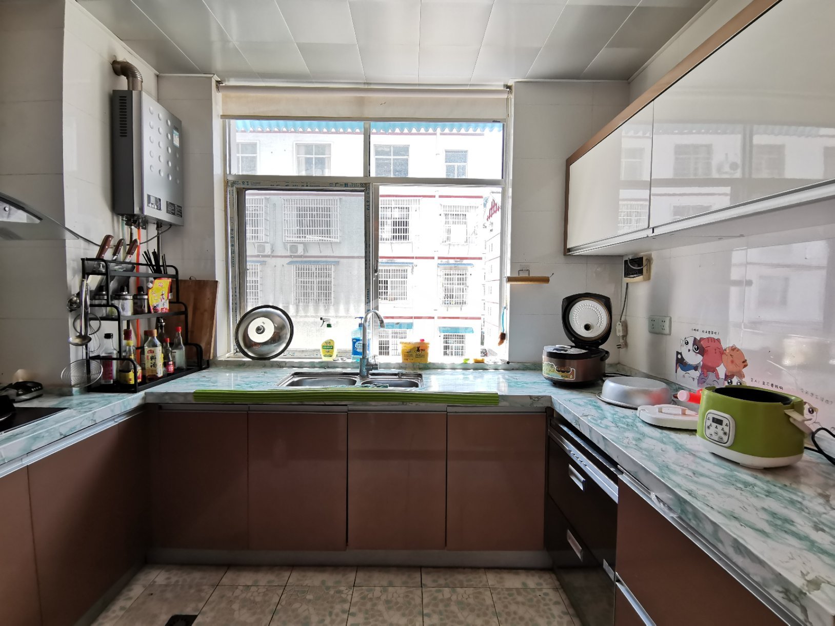 汇景名都 3室2厅2卫 70.00万 汇景名都 3室2厅2卫 70.00万客厅