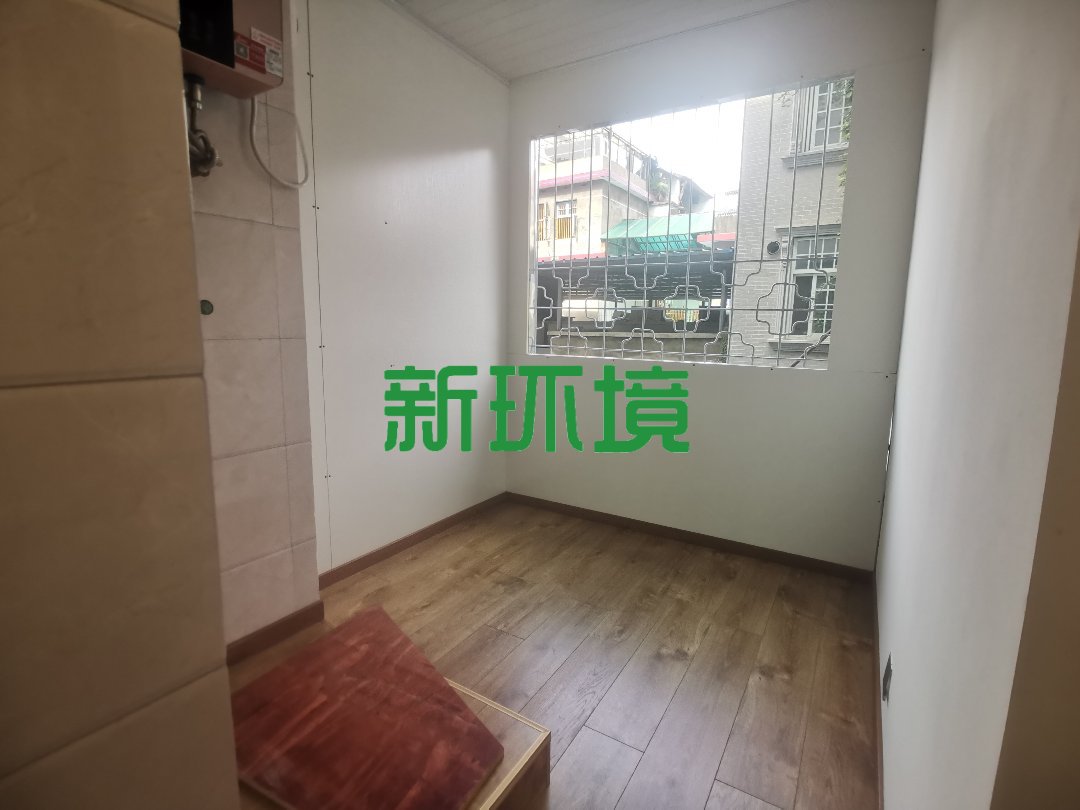 市委一号院  3室2厅1卫   38.00万卧室
