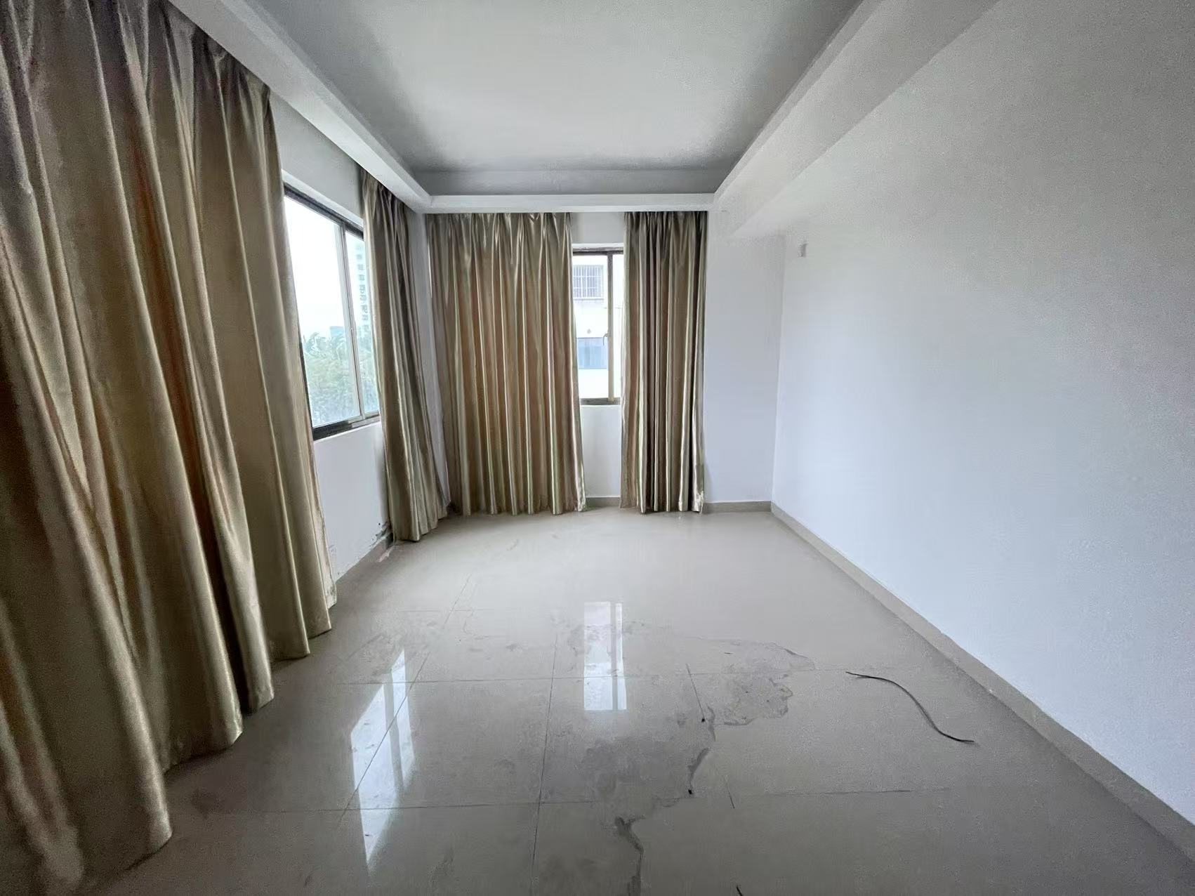 甸昆路9号 8室3厅4卫 9000.0元/月 甸昆路9号 8室3厅4卫 9000.0元/月室内图