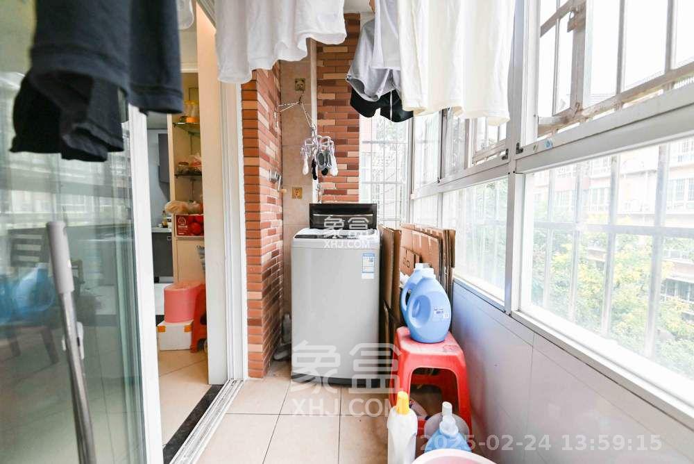 山水庭院 3室2厅2卫 2400.0元/月 山水庭院 3室2厅2卫 2400.0元/月室内图