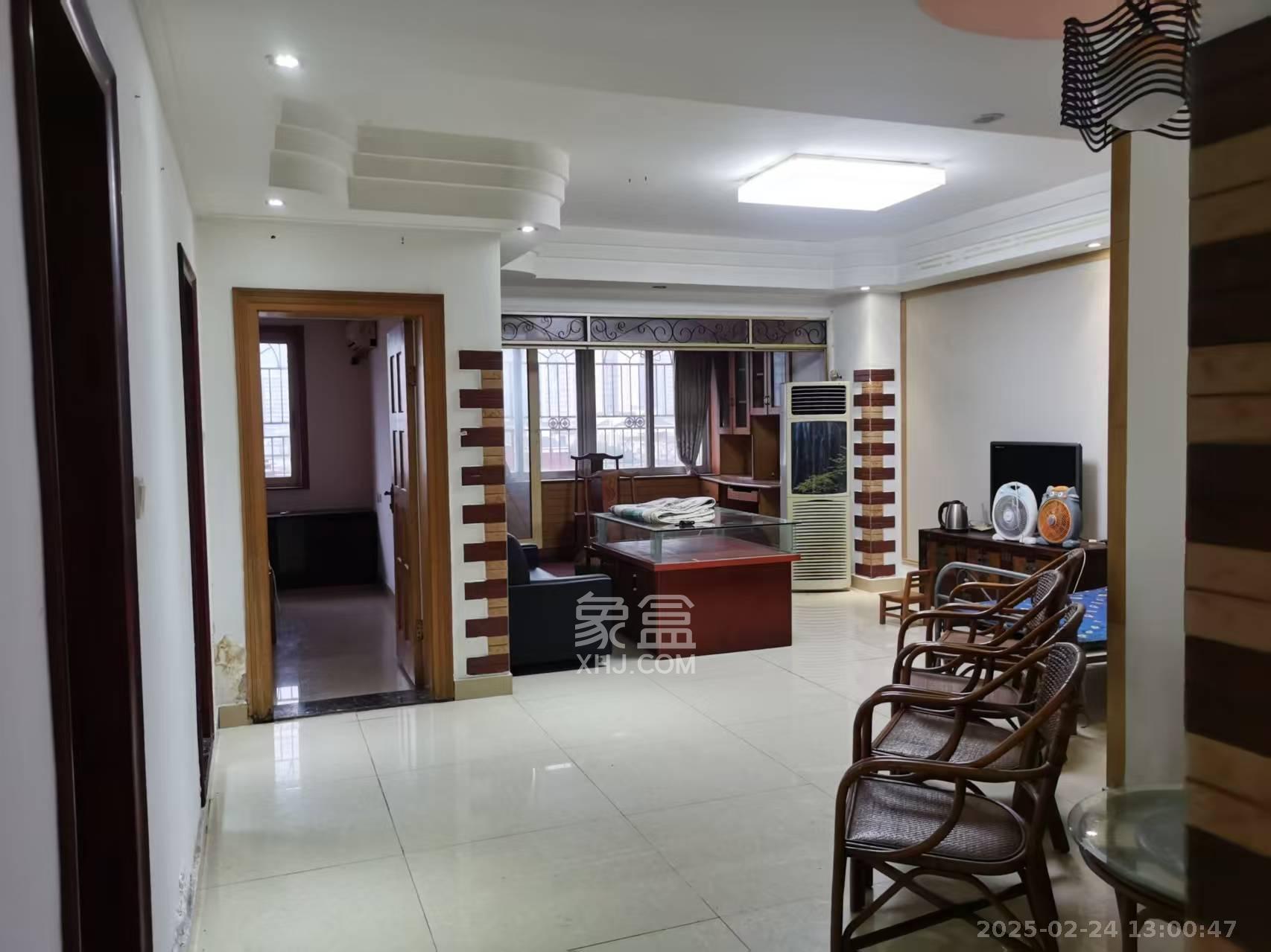 新富城 3室2厅1卫 2800.0元/月 新富城 3室2厅1卫 2800.0元/月室内图