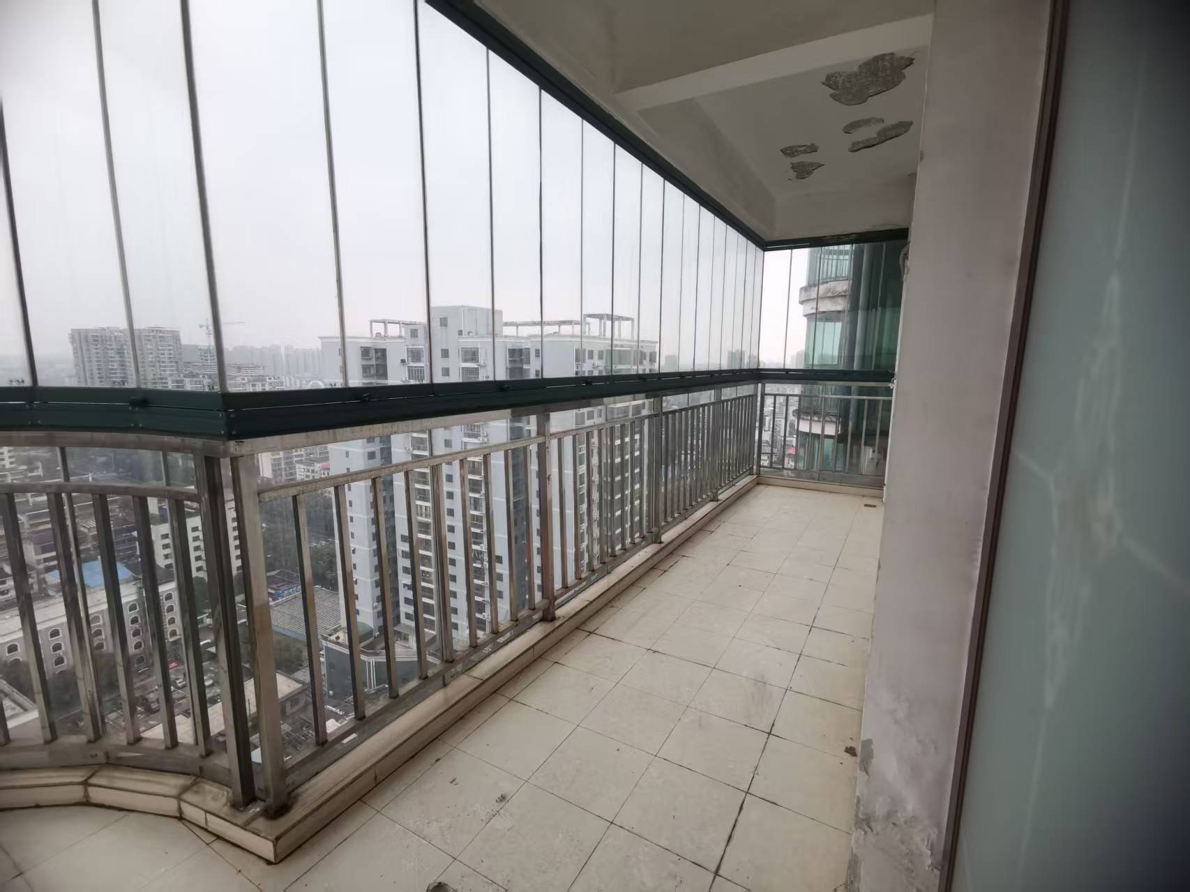 凯旋豪庭 3室2厅2卫 1800.0元/月 凯旋豪庭 3室2厅2卫 1800.0元/月室内图