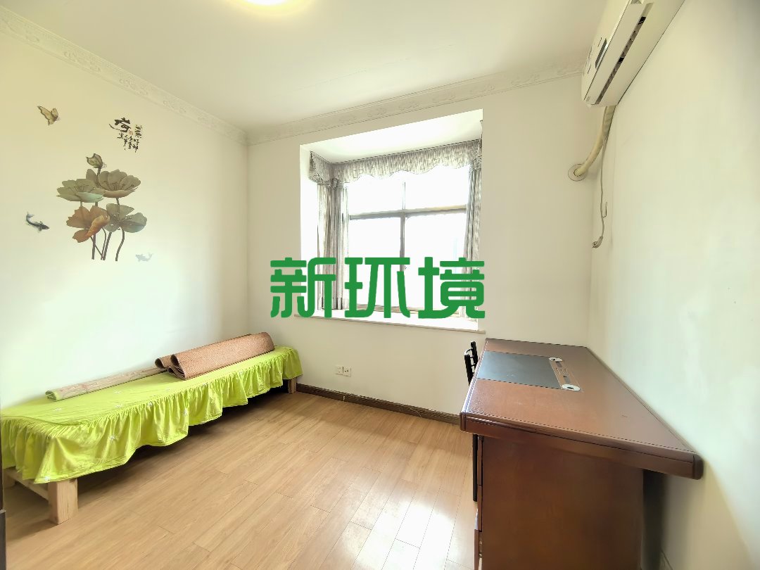 颐乐新村南苑  4室2厅2卫   65.00万客厅