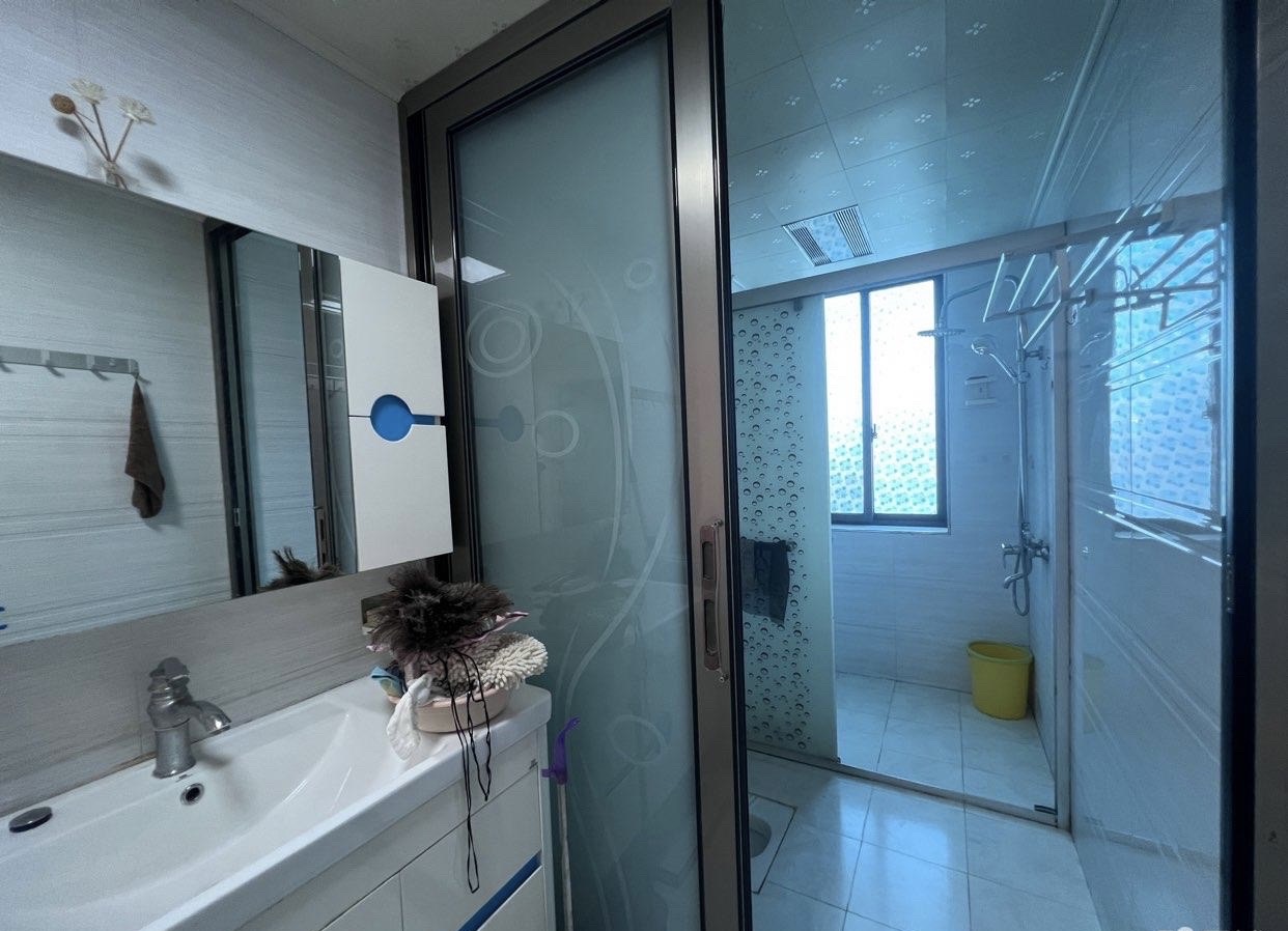 水映豪廷(一,二,三期) 3室2厅2卫 2300.0元/月 水映豪廷(一,二,三期) 3室2厅2卫 2300.0元/月室内图