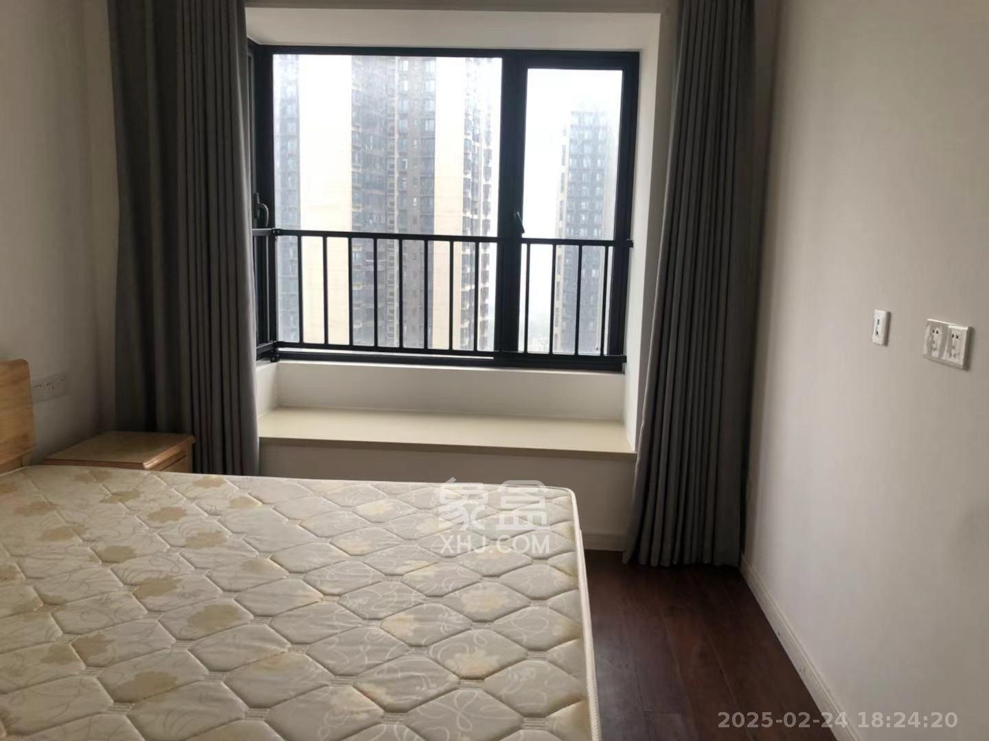 万科魅力之城锋镜里  3室2厅2卫    3000.0元/月室内图