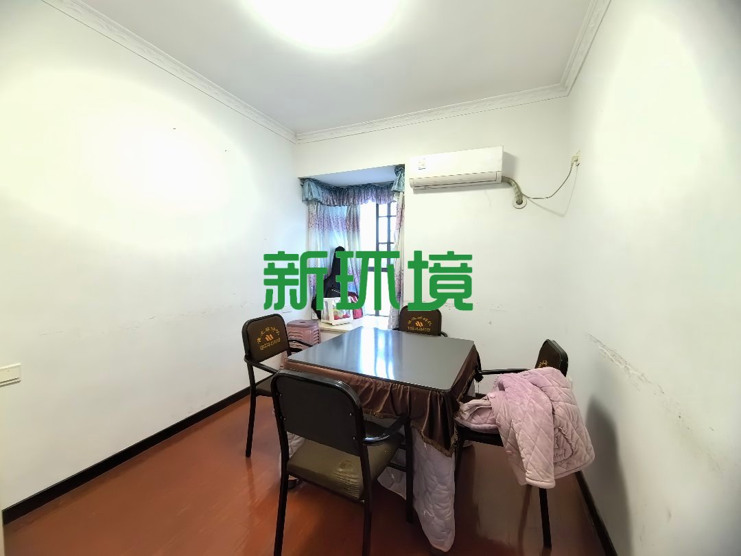 宏天绿城  3室2厅2卫   69.80万客厅