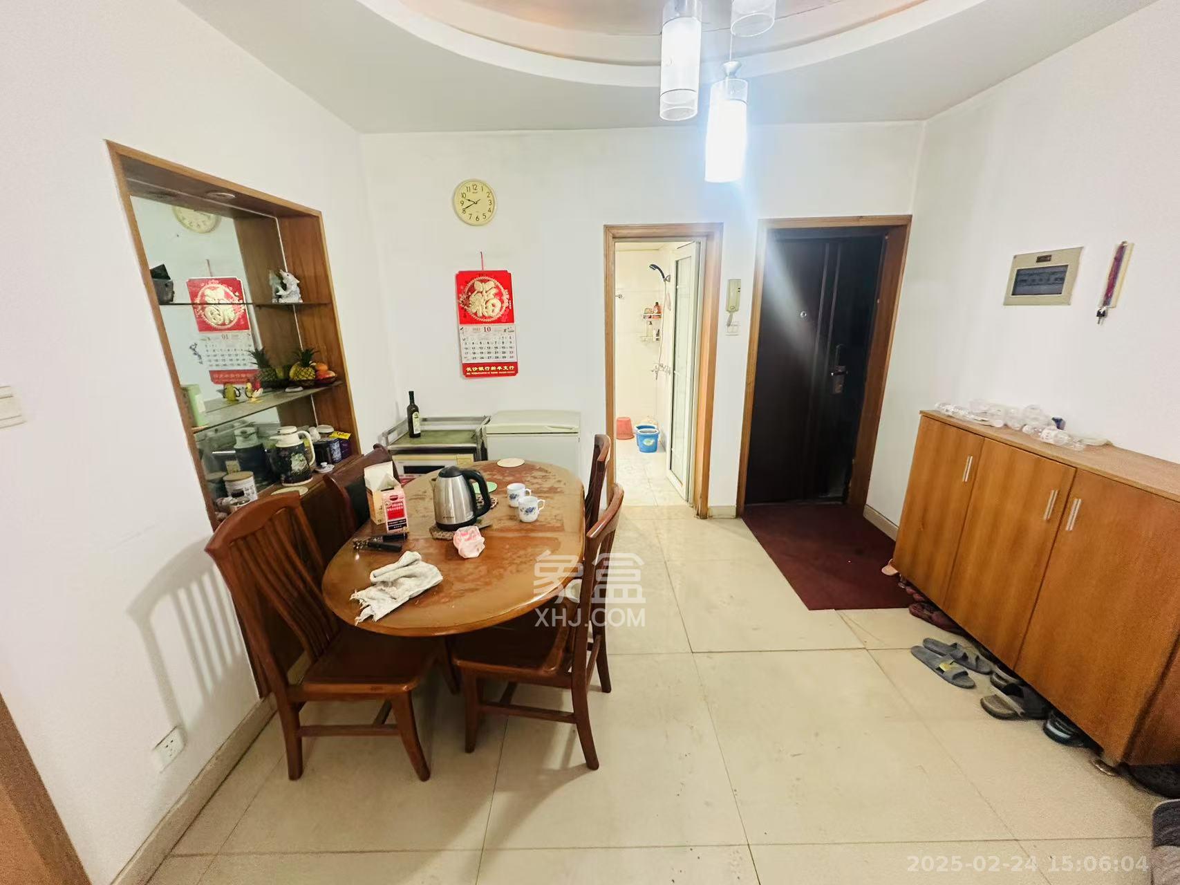 盛湘家园 3室2厅2卫 2200.0元/月 盛湘家园 3室2厅2卫 2200.0元/月室内图